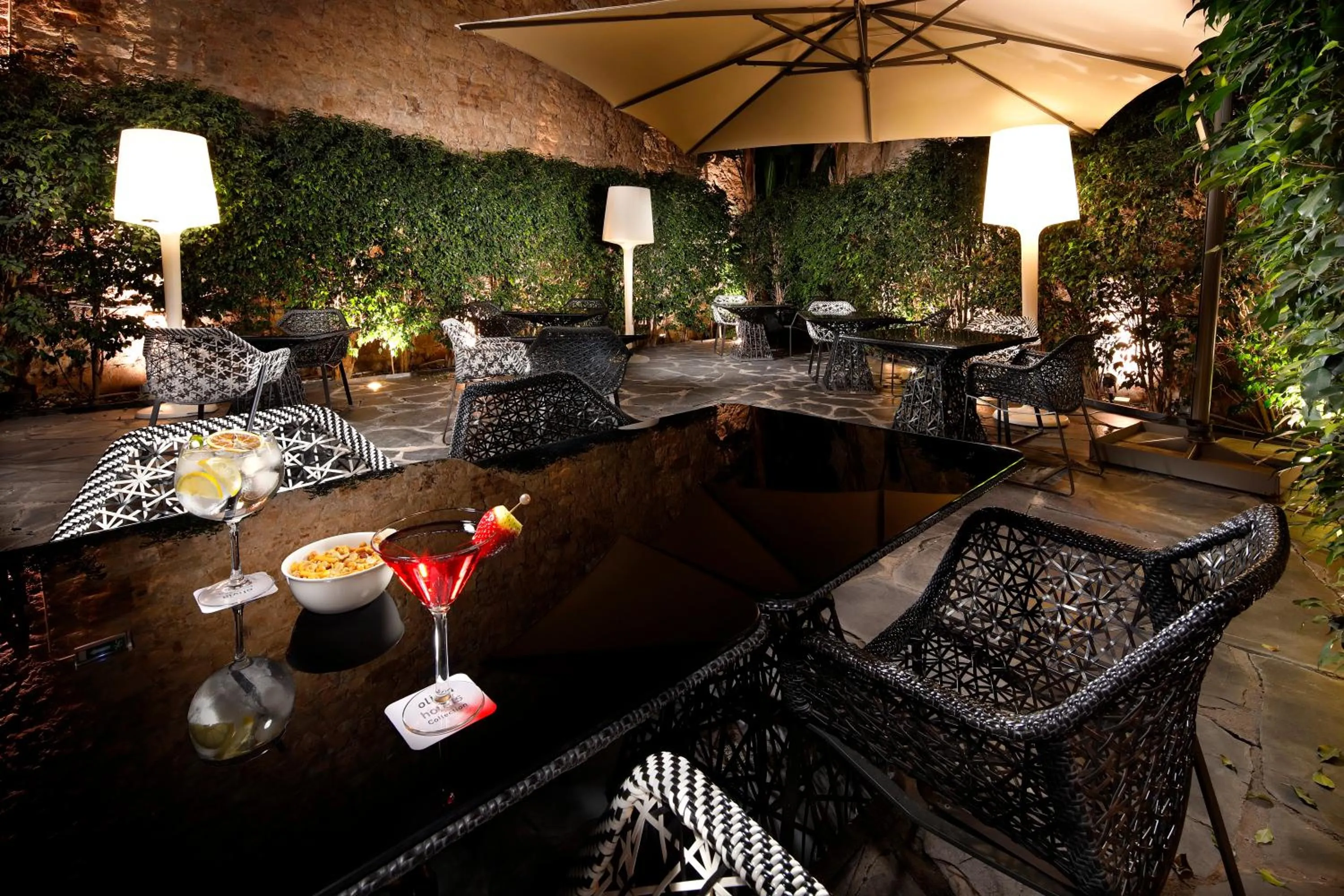 Restaurant/places to eat in Olivia Plaza Hotel