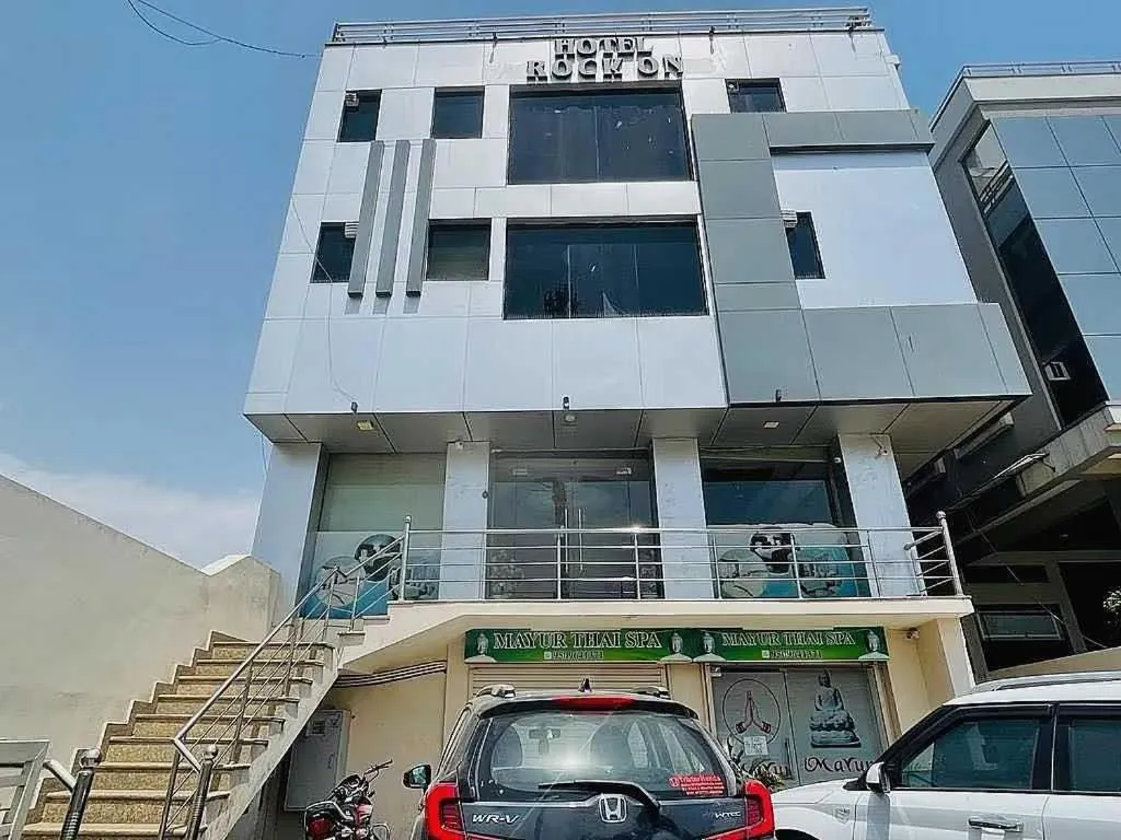 Facade/entrance in Silver Inn-2 Agarwal Farm Mansarovar