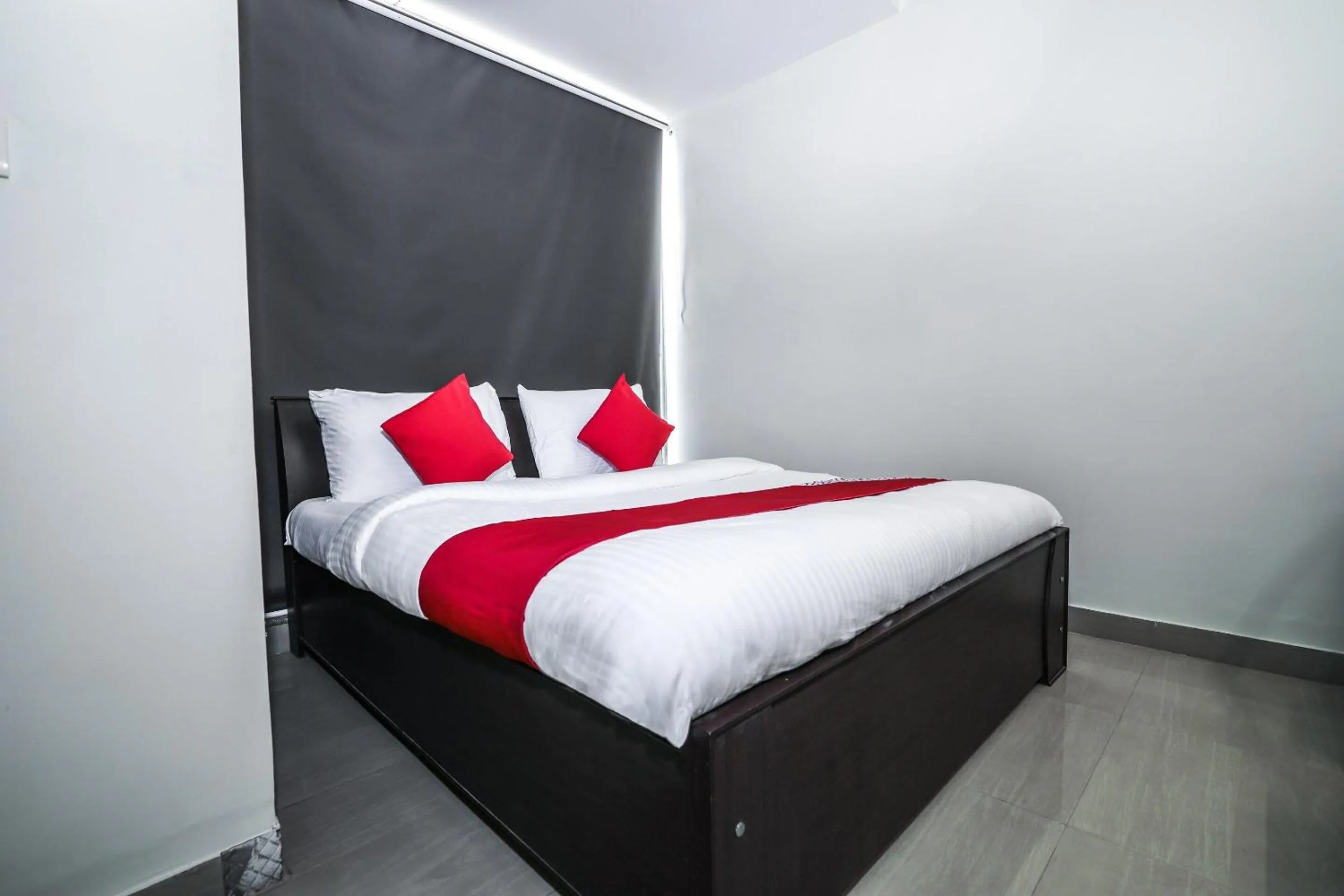 Bedroom in Hotel O Silver Inn-2