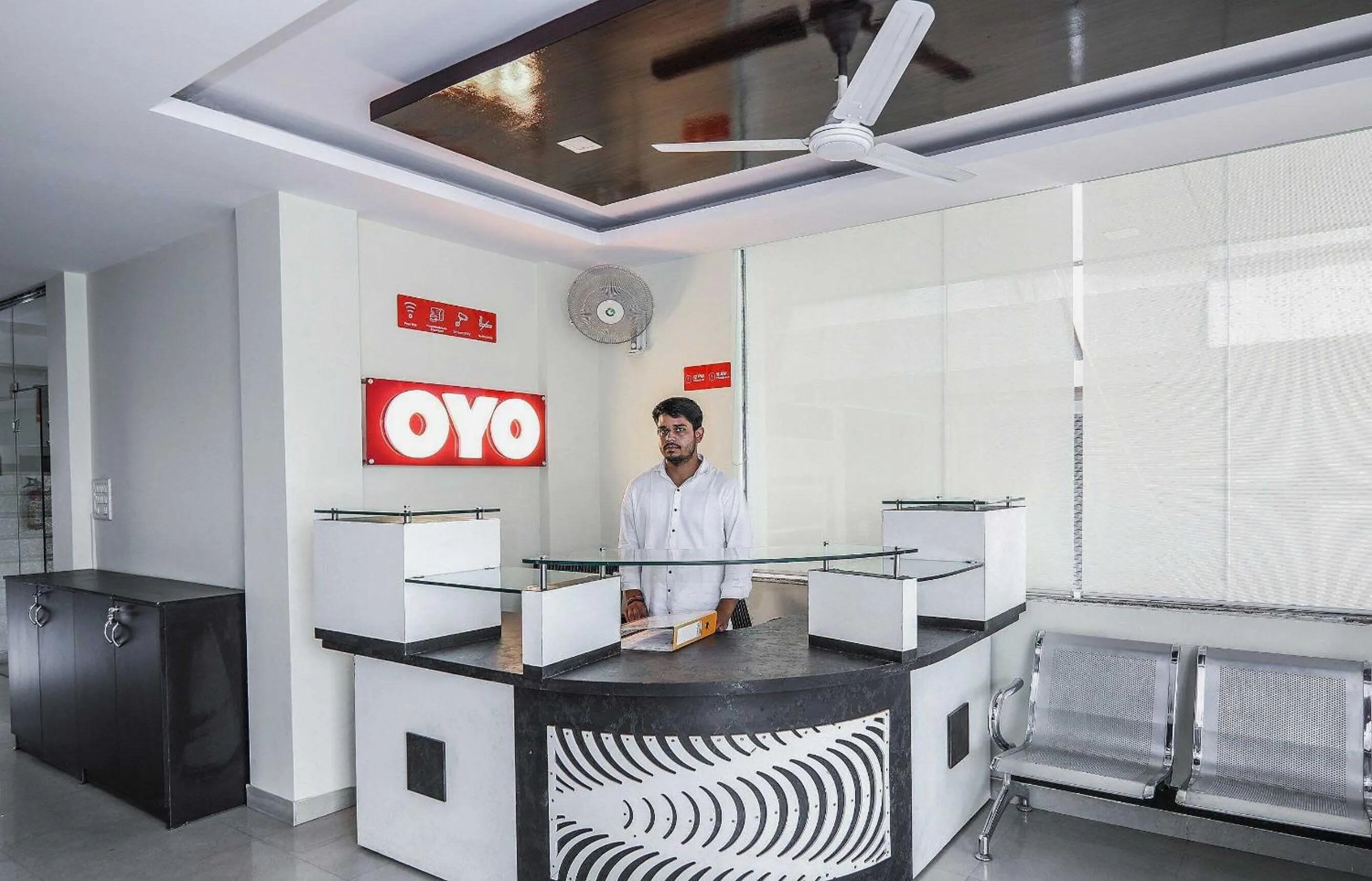 Lobby or reception in Hotel O Silver Inn-2