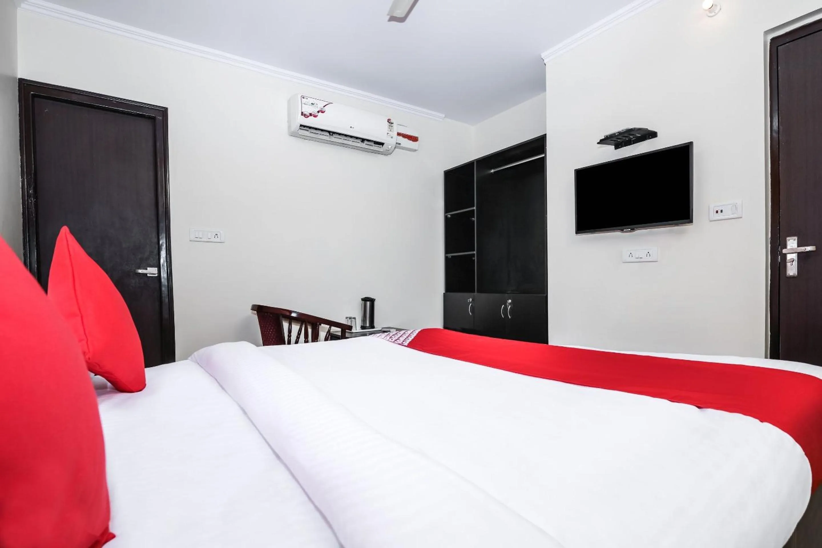 Bedroom, Bed in Silver Inn-2 Agarwal Farm Mansarovar