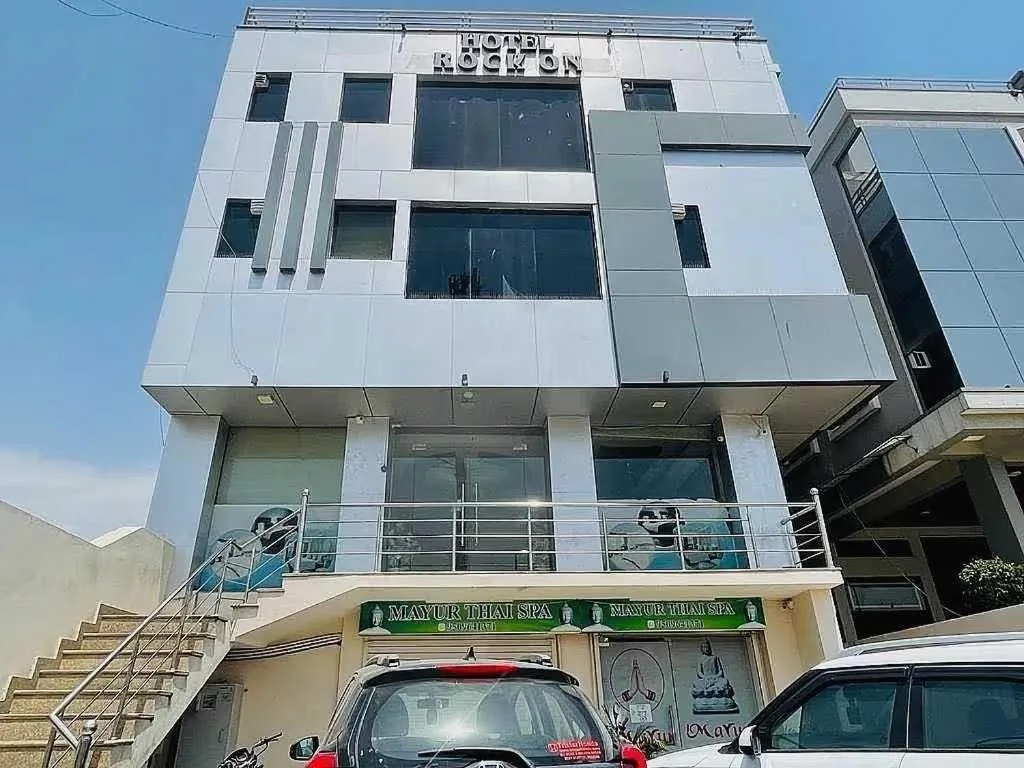 Facade/entrance in Silver Inn-2 Agarwal Farm Mansarovar