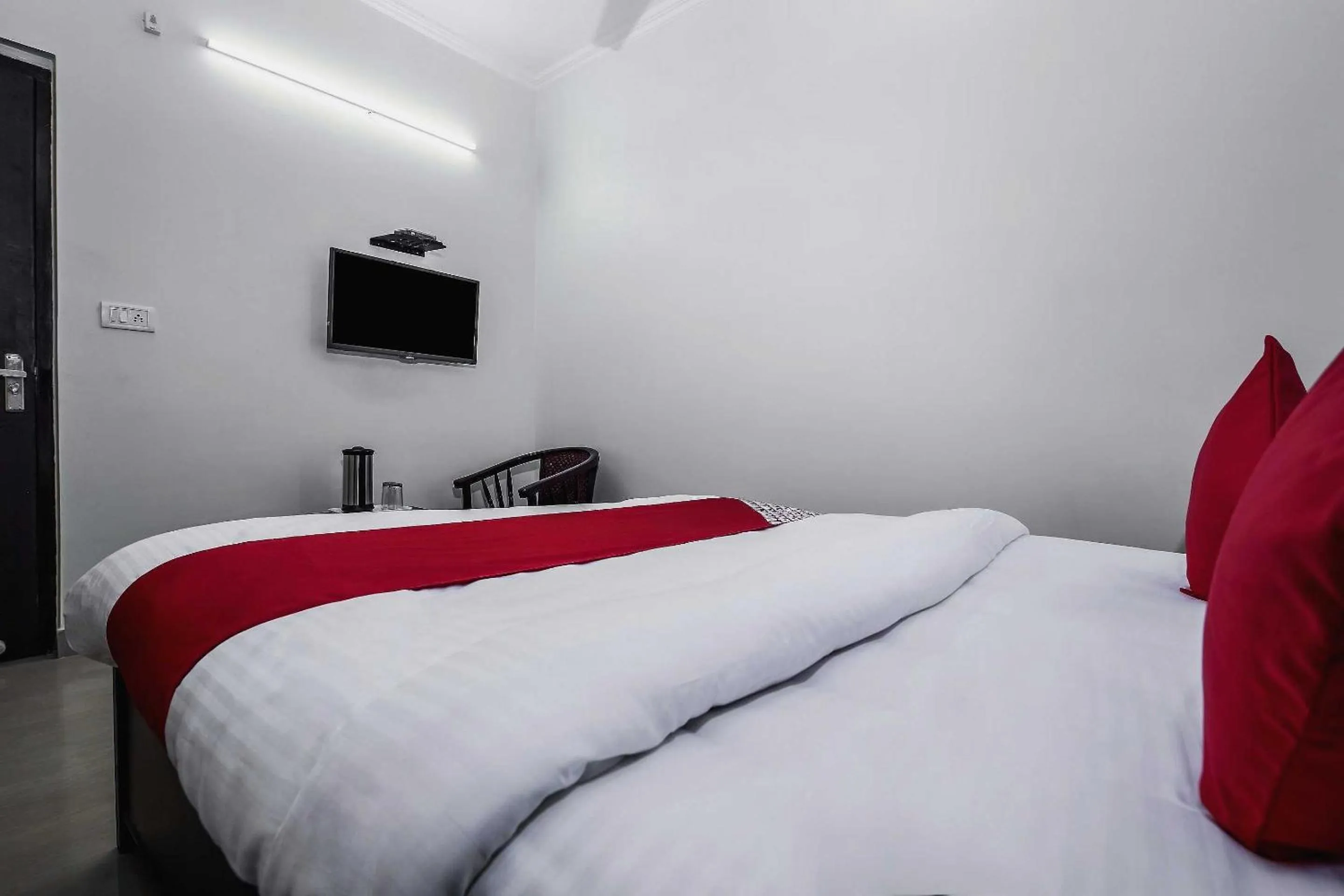 Bedroom in Hotel O Silver Inn-2