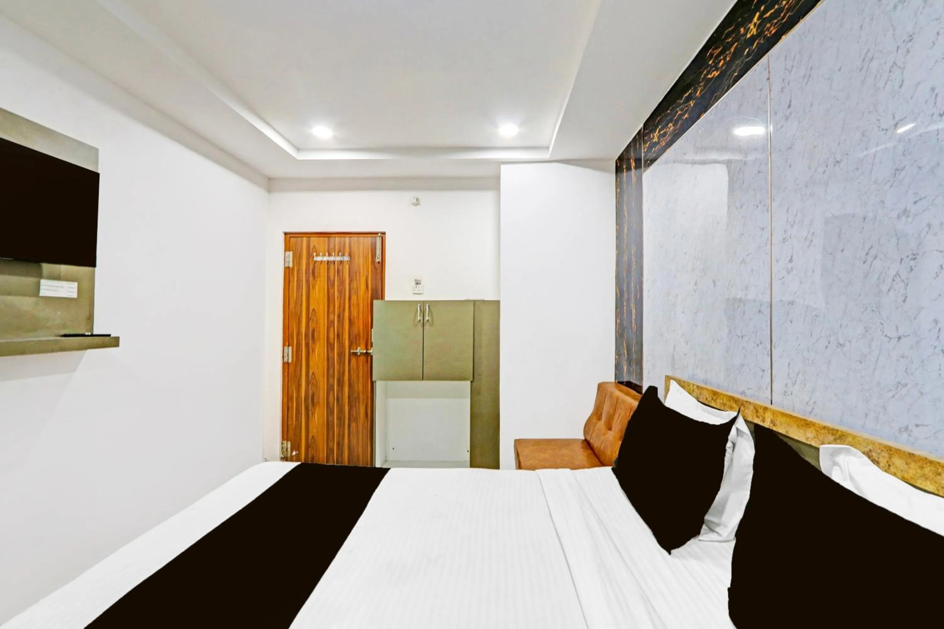 Bedroom, Bed in Super Collection O Warangal Railway Station