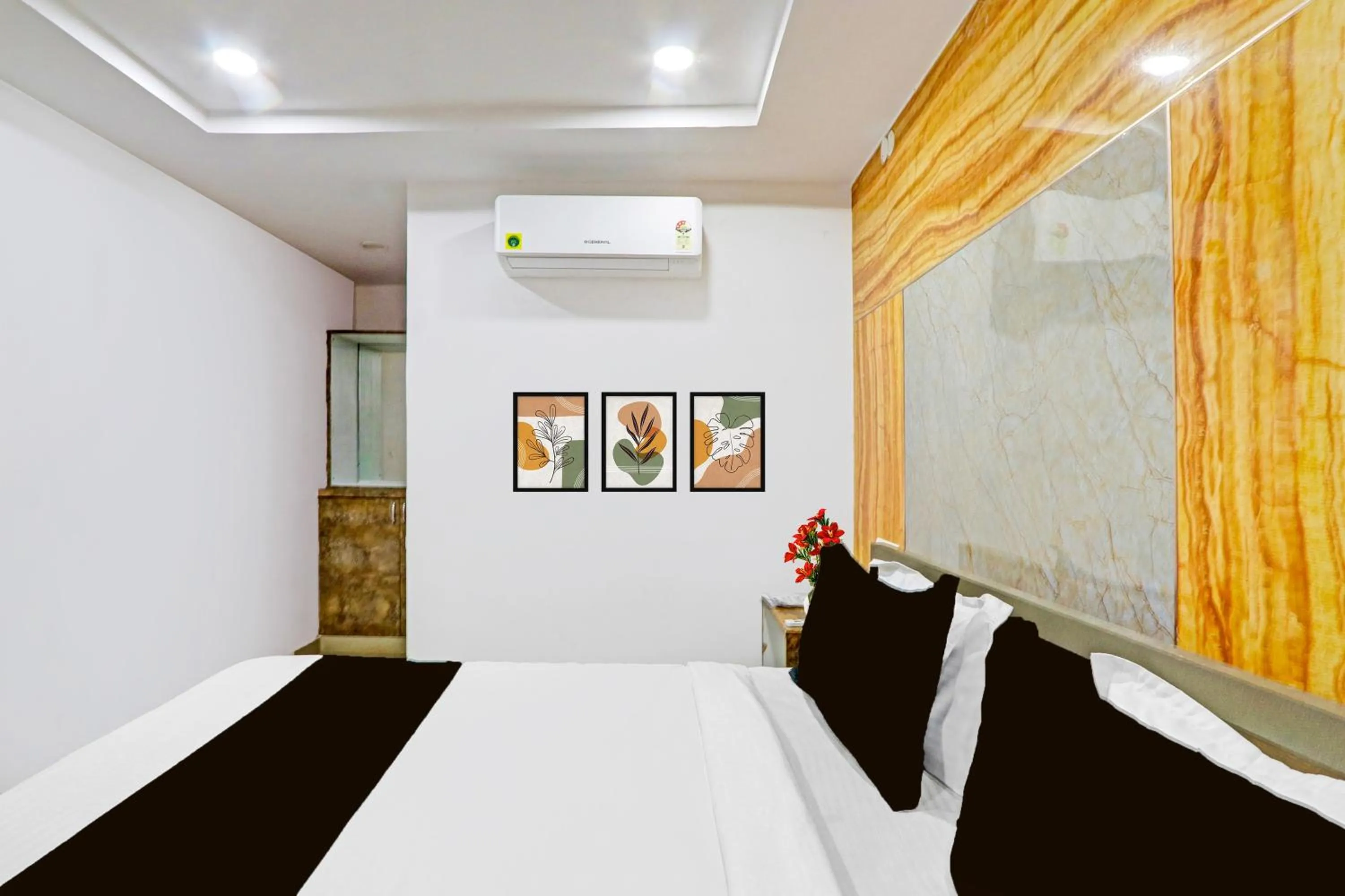 Bedroom, Bed in Super Collection O Warangal Railway Station