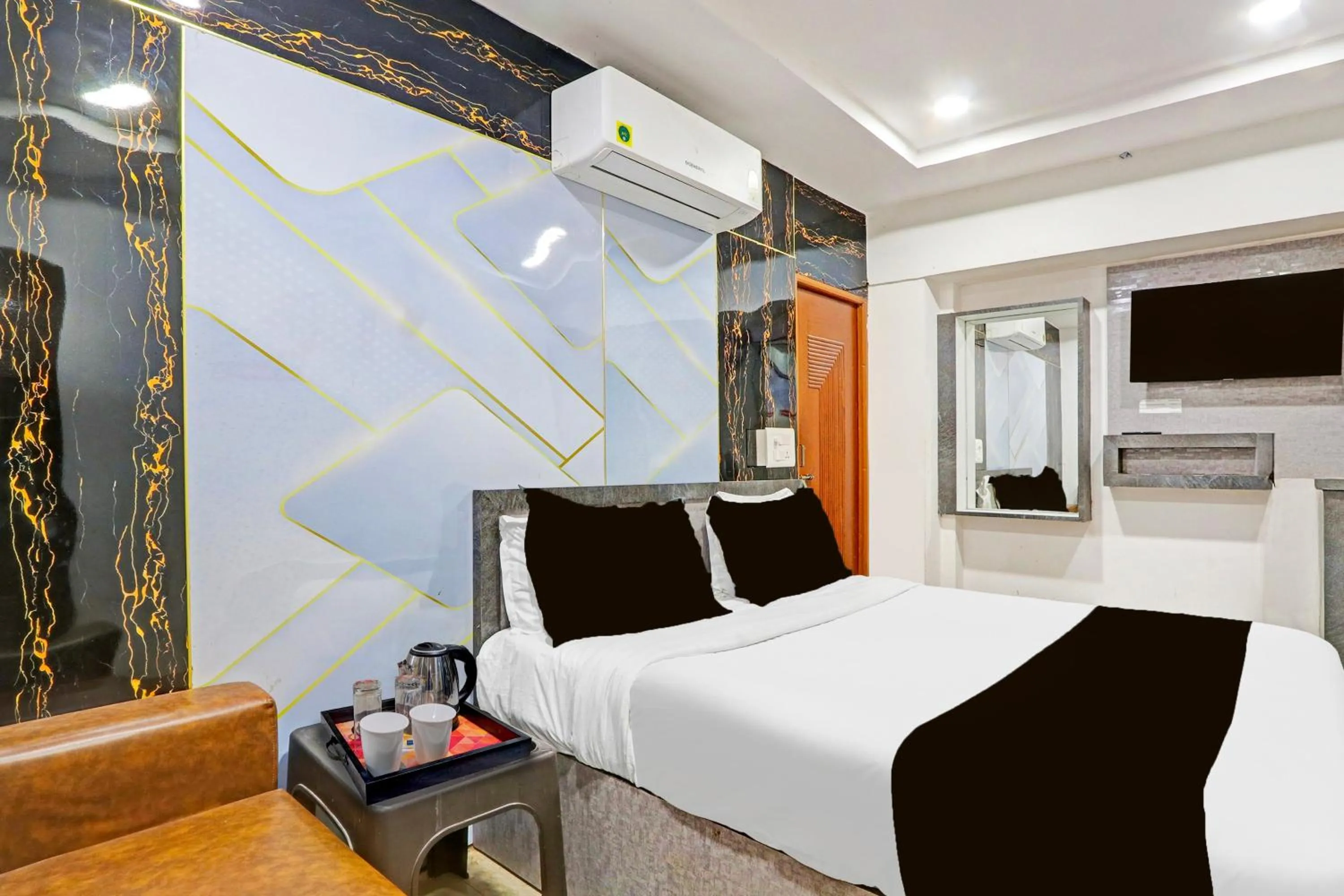 Bedroom, Bed in Super Collection O Warangal Railway Station