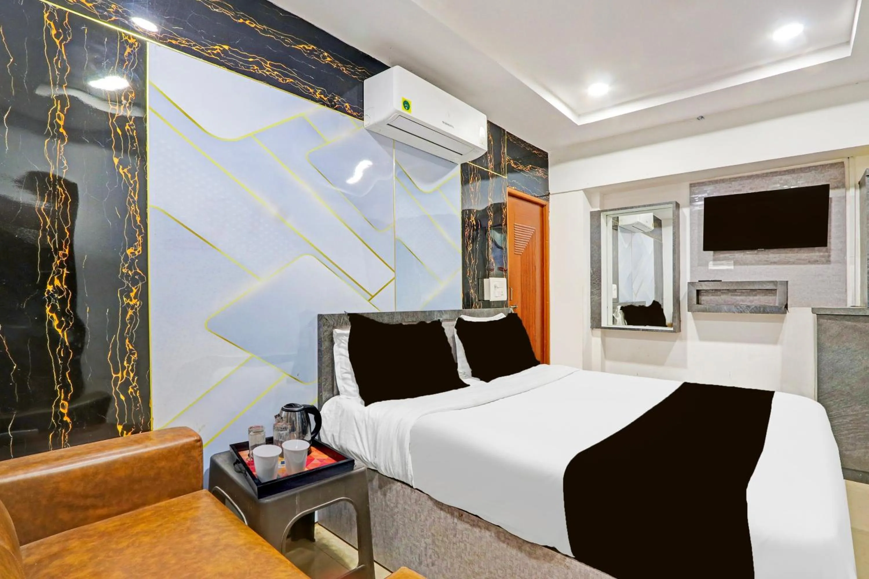 Bedroom, Bed in Super Collection O Warangal Railway Station