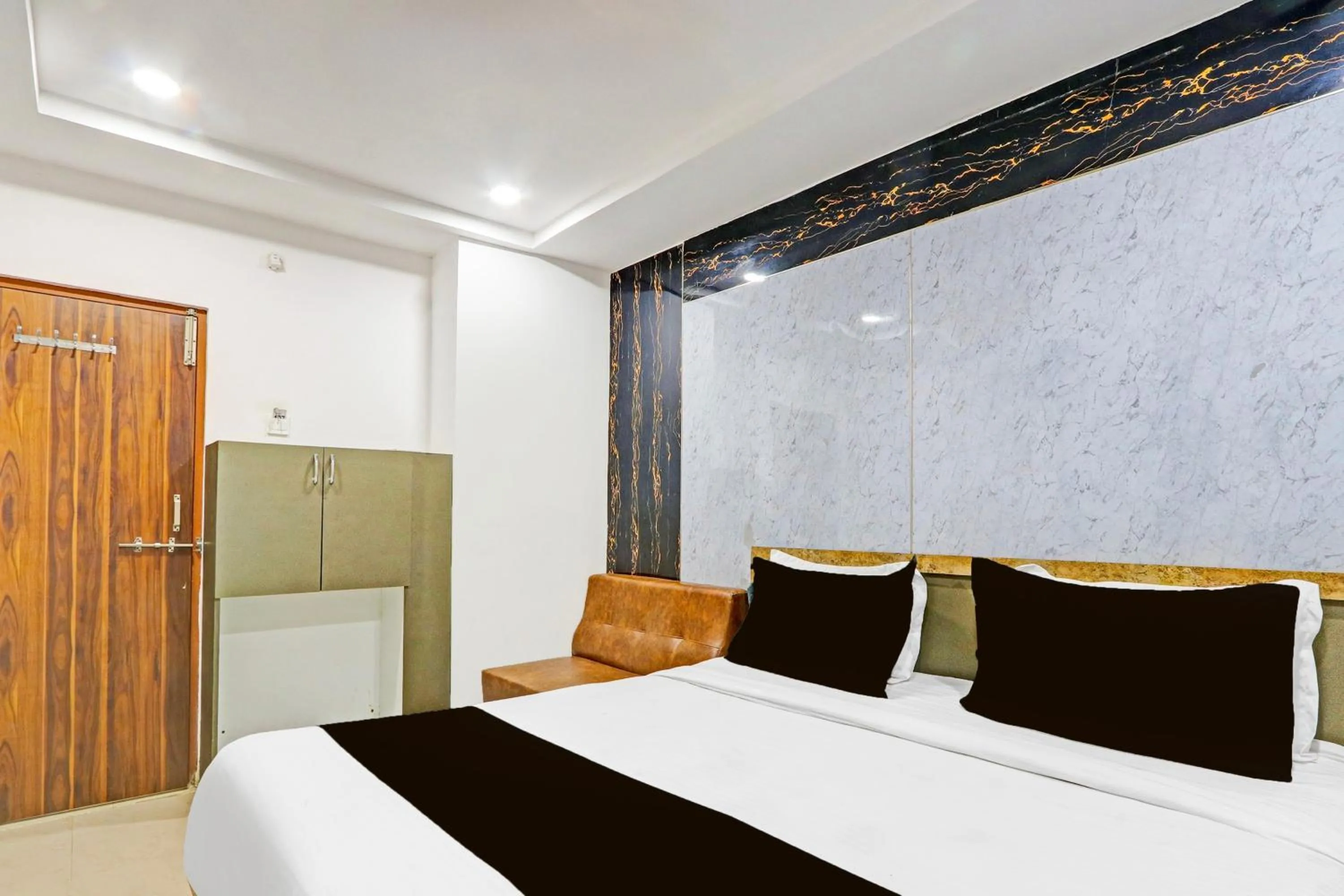 Bedroom, Bed in Super Collection O Warangal Railway Station