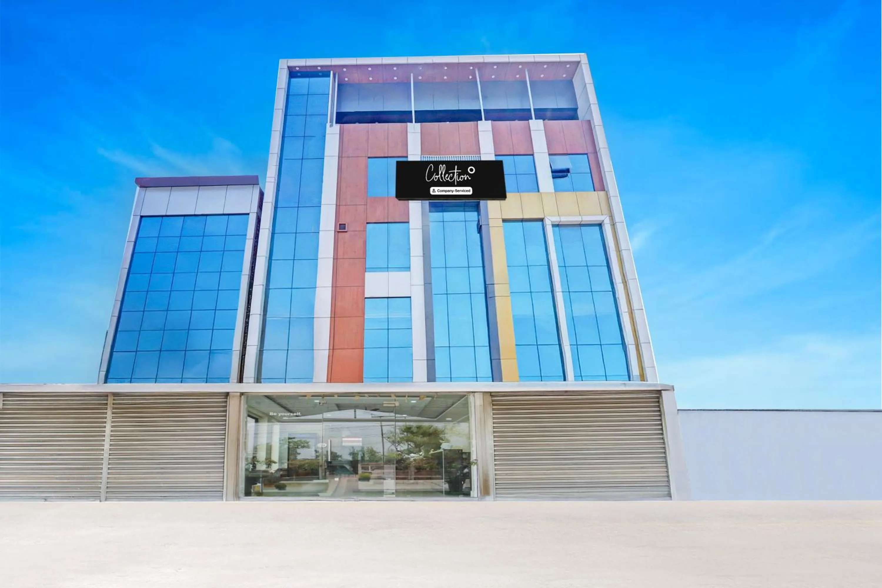 Facade/entrance in Super Collection O Warangal Railway Station