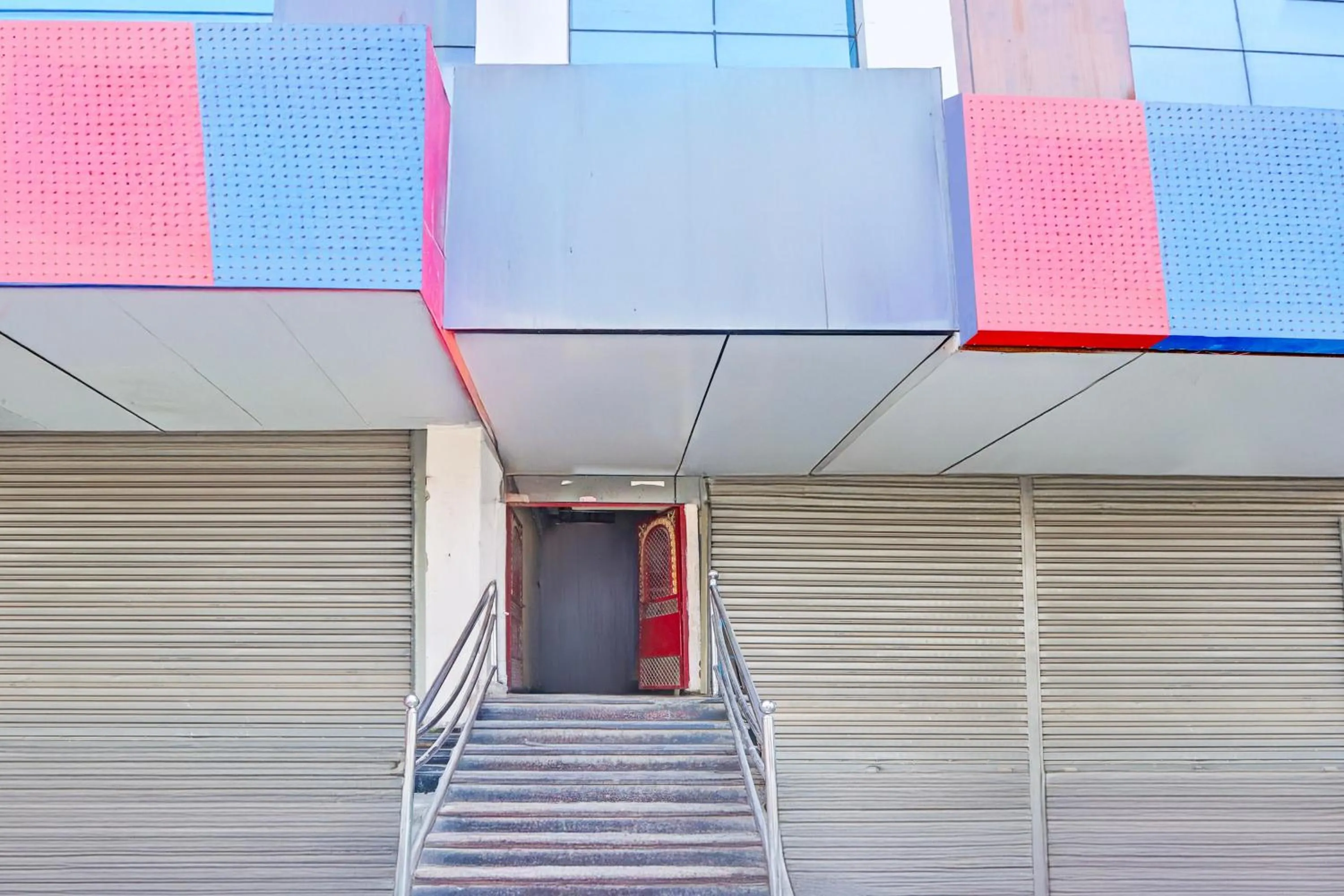 Facade/entrance in Super Collection O Warangal Railway Station