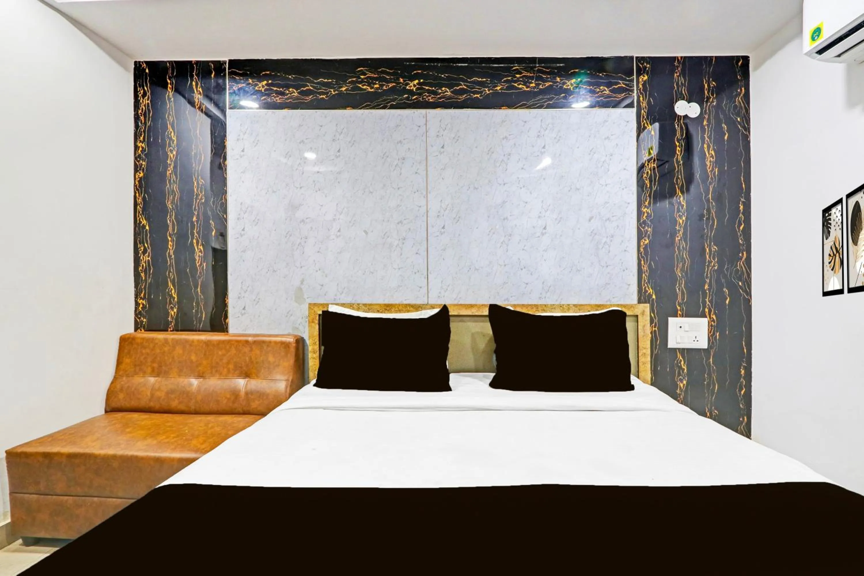 Bedroom, Bed in Super Collection O Warangal Railway Station