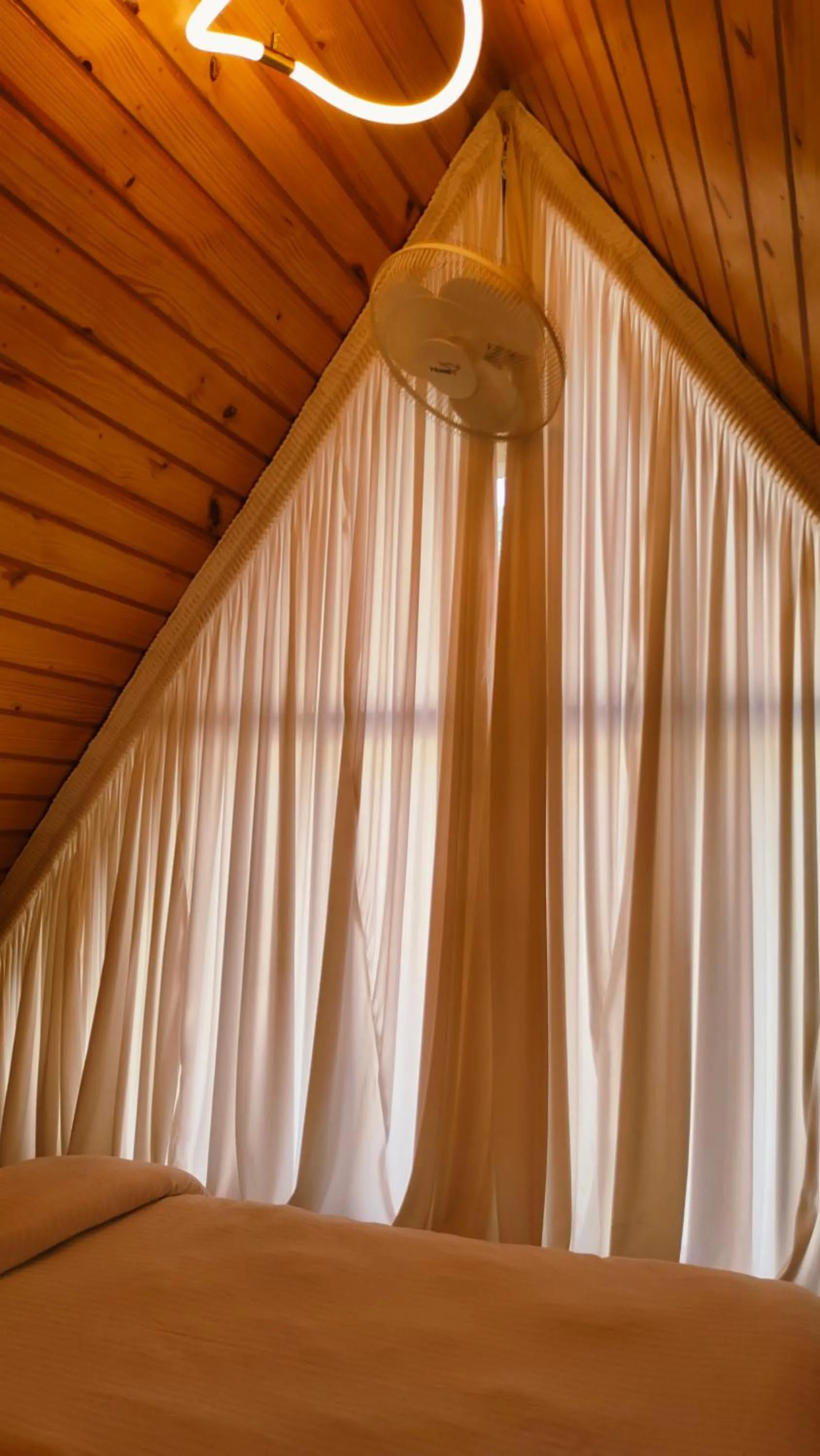 Bed in WelcomHeritage Tarangi Ramganga Resort