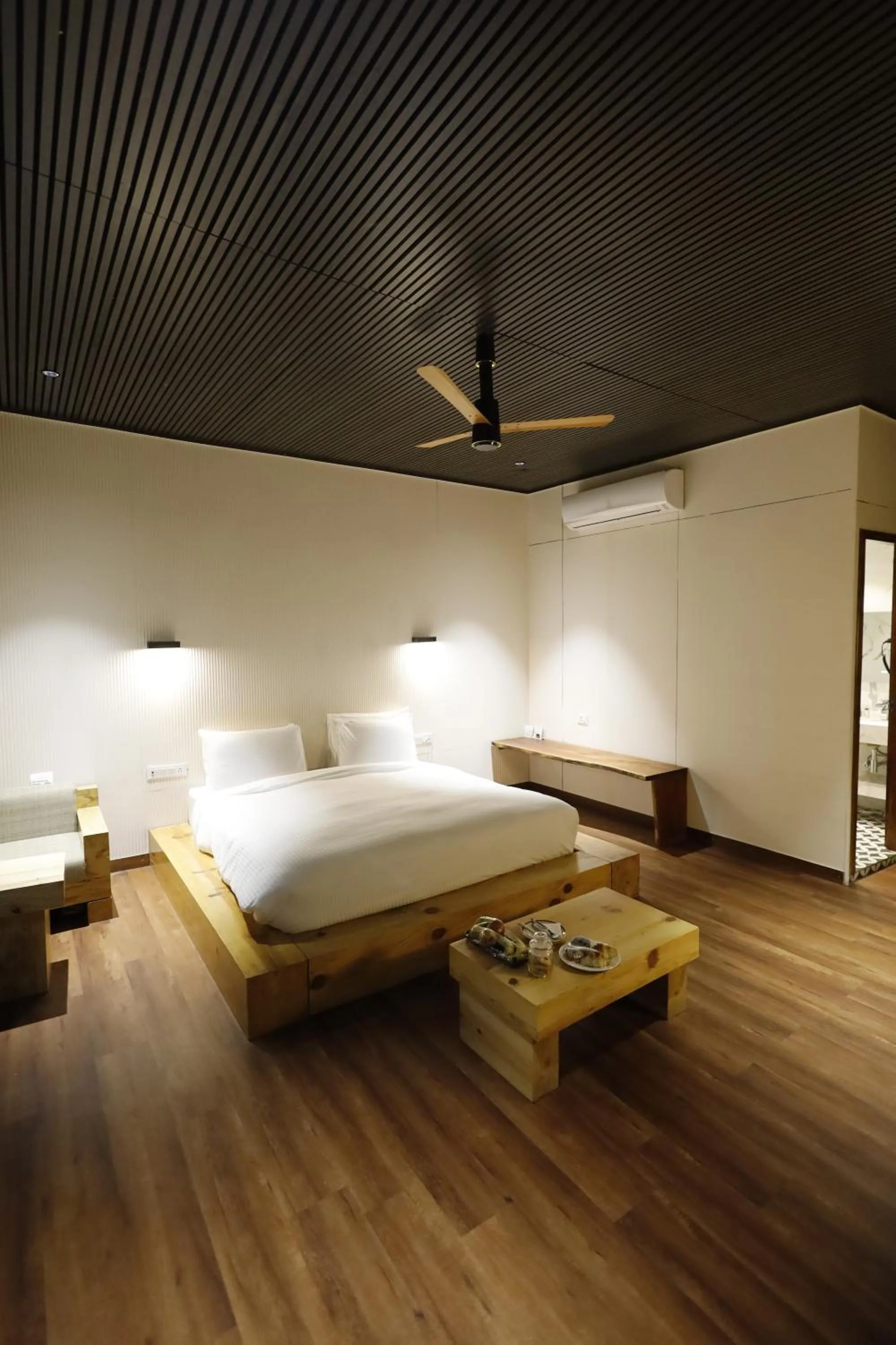 Bed in WelcomHeritage Tarangi Ramganga Resort