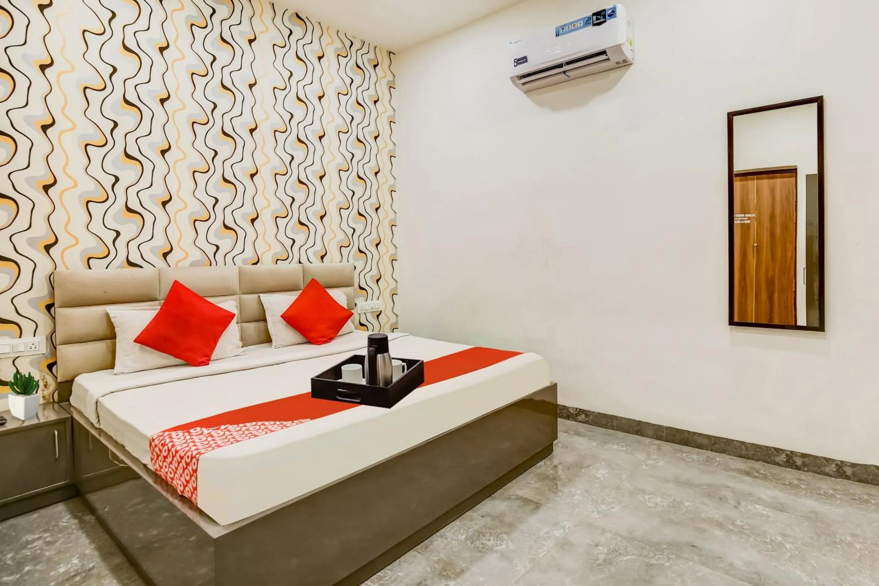 Bedroom in Hotel O Jo Jo