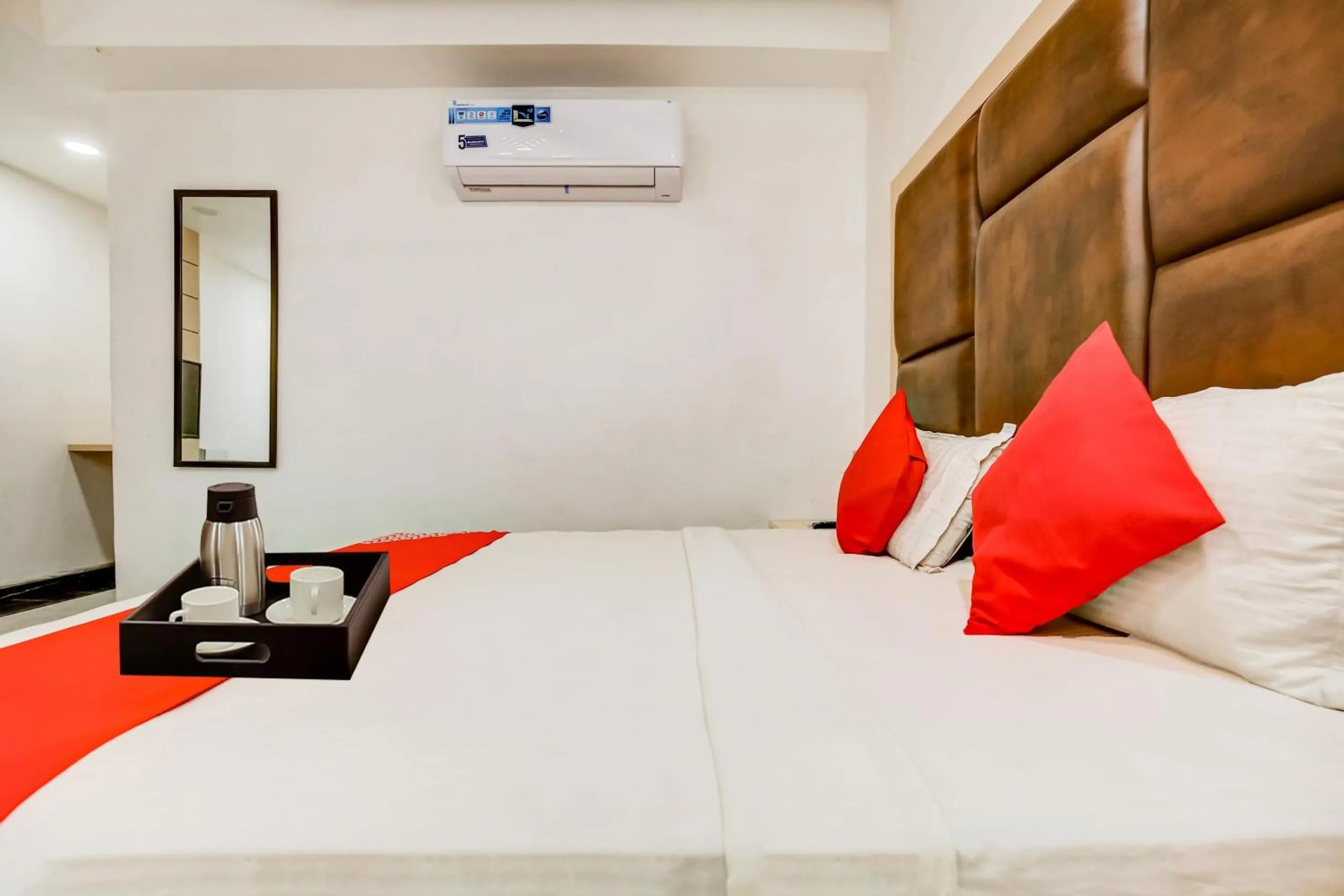 Bedroom in Hotel O Jo Jo