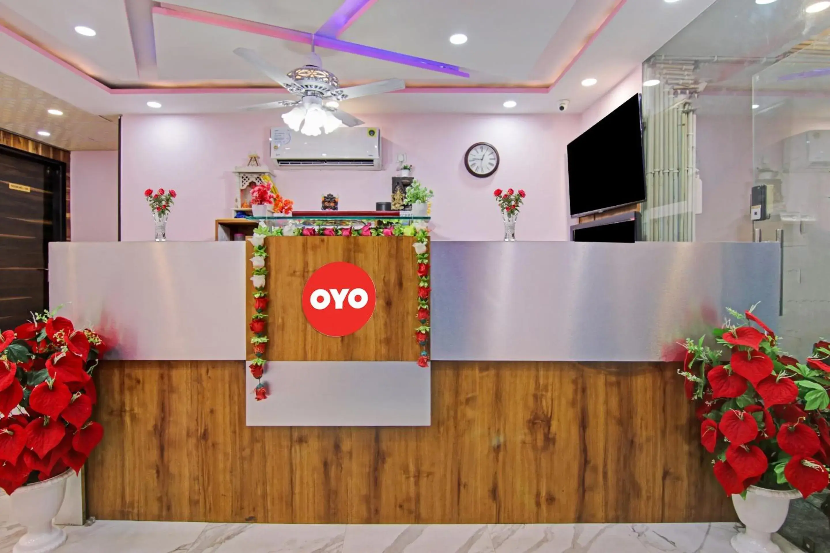 Lobby or reception in Super Hotel O Rishabh Inn Lobby or reception in Super Hotel O Rishabh Inn