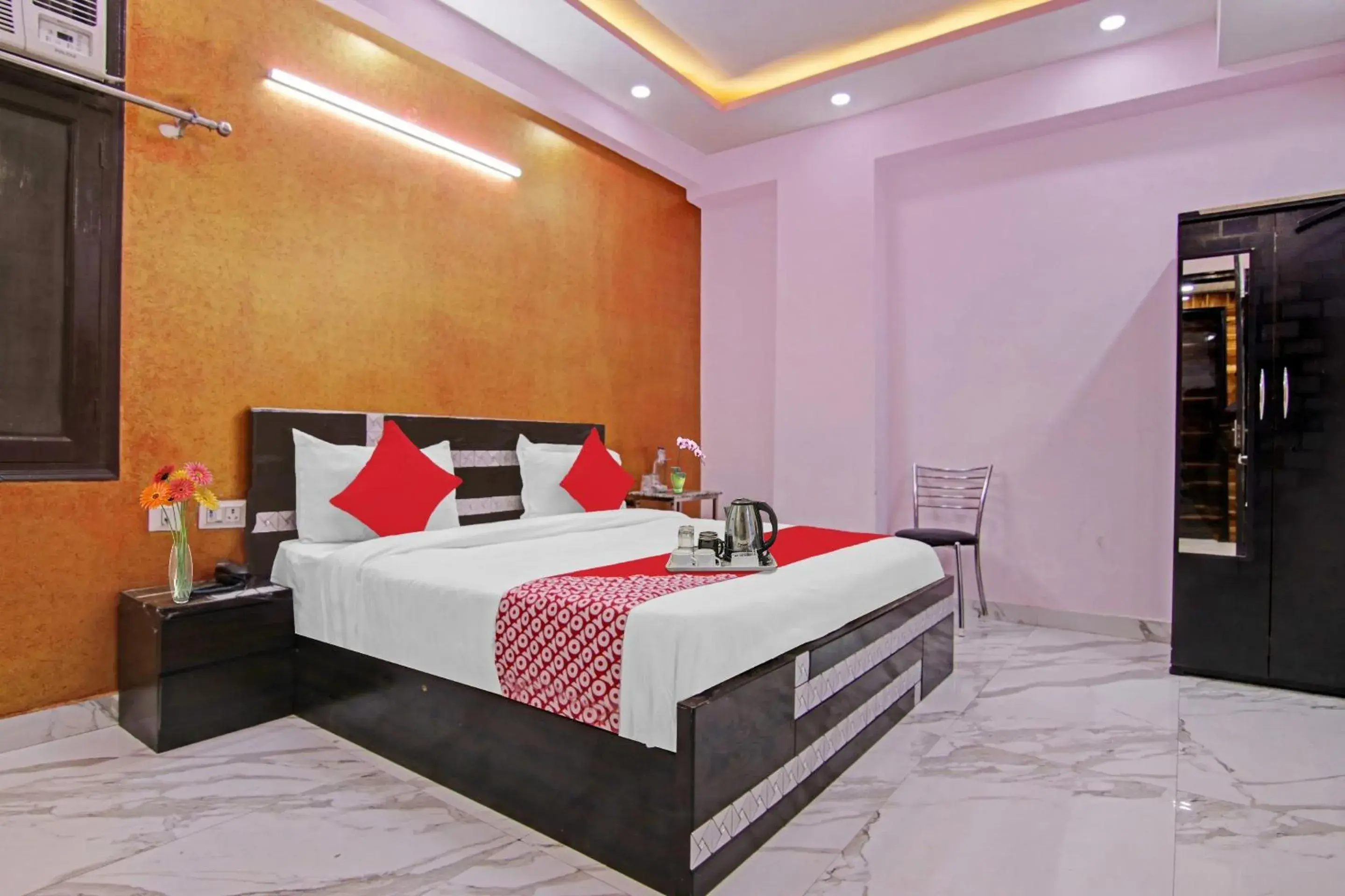 Bedroom in Super Hotel O Rishabh Inn Bedroom in Super Hotel O Rishabh Inn