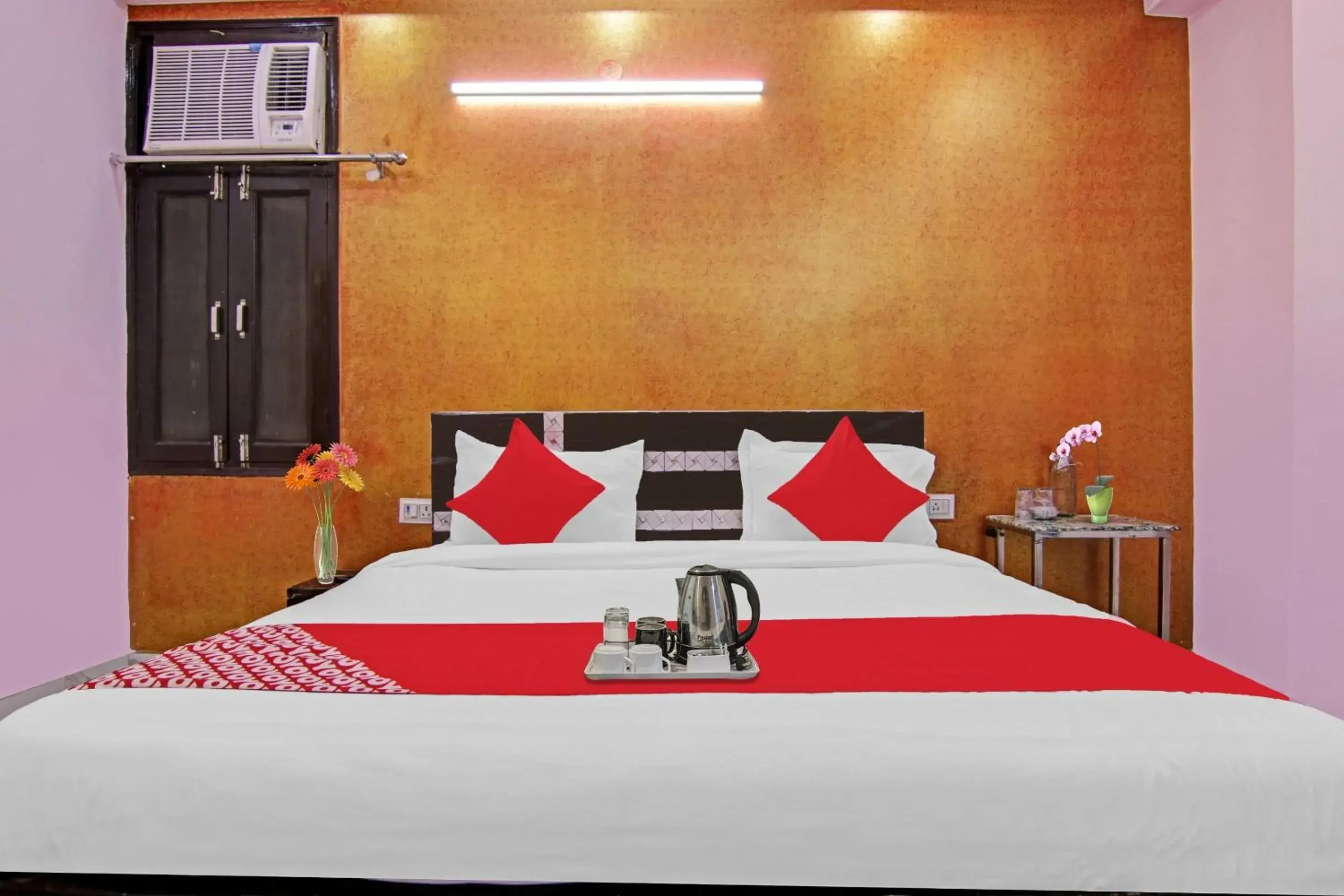 Bedroom in Super Hotel O Rishabh Inn Bedroom in Super Hotel O Rishabh Inn