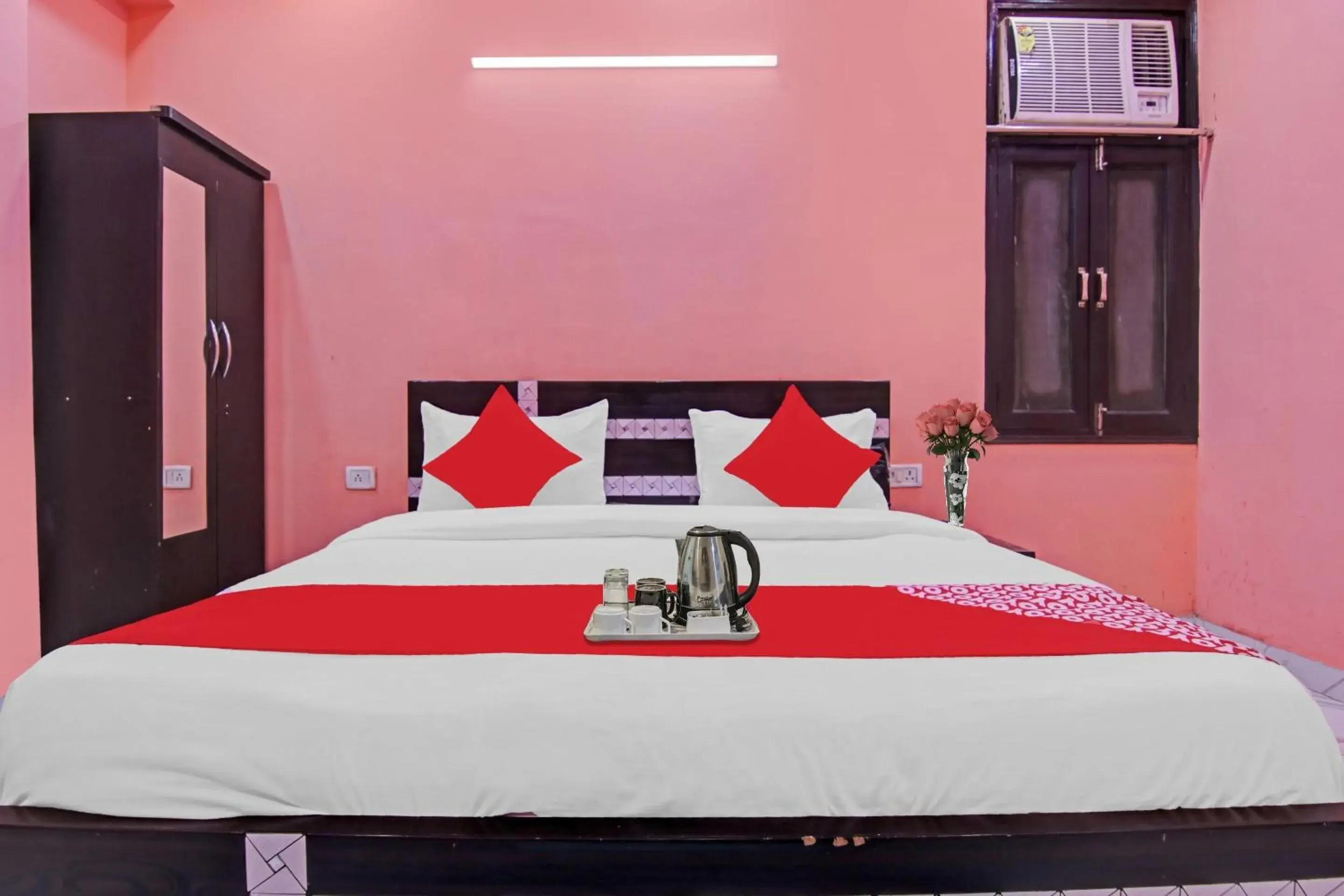 Bedroom, Bed in Super Hotel O Rishabh Inn Bedroom, Bed in Super Hotel O Rishabh Inn