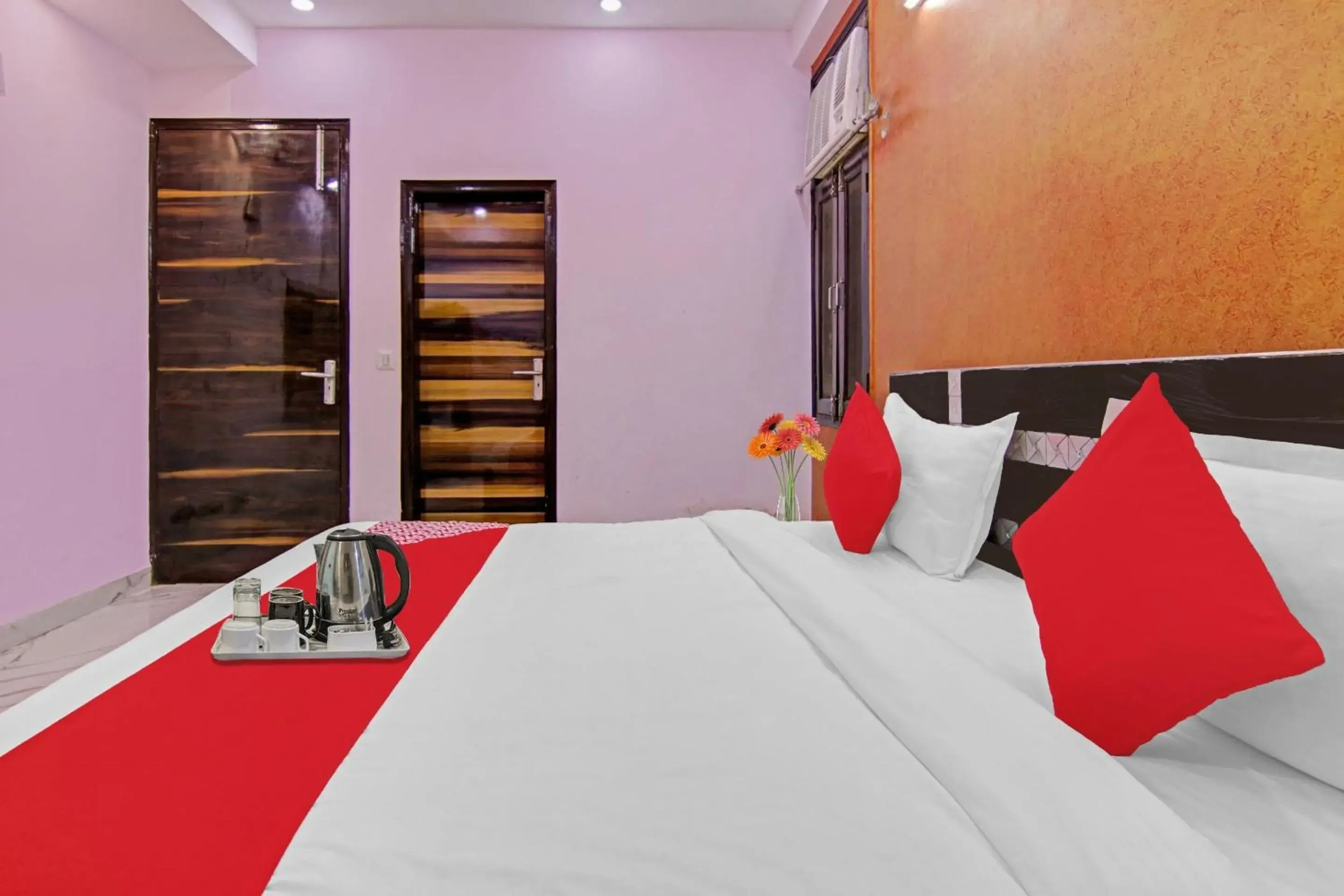 Bedroom, Bed in Super Hotel O Rishabh Inn Bedroom, Bed in Super Hotel O Rishabh Inn