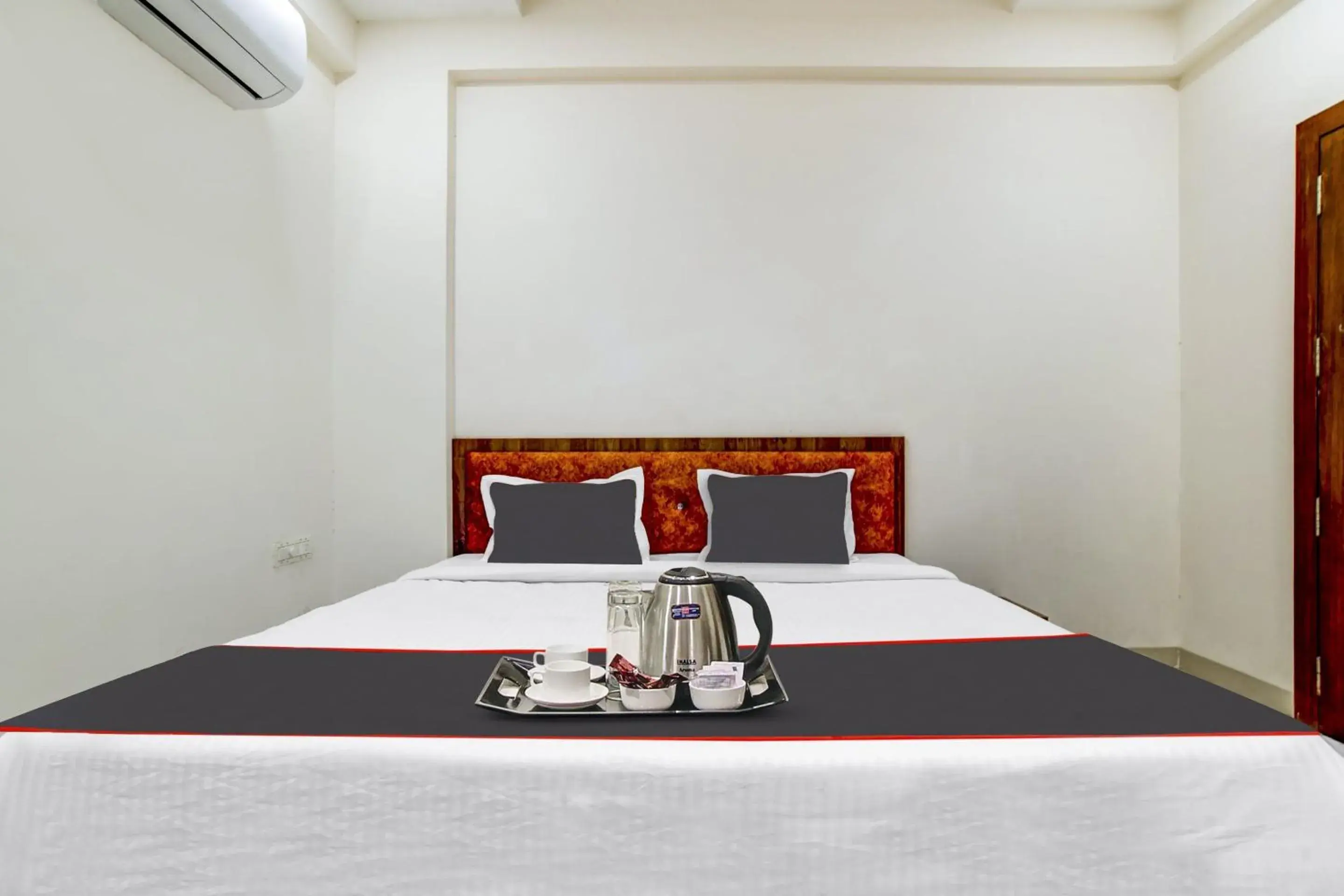 Bedroom, Bed in Collection O Task Bedroom, Bed in Collection O Task