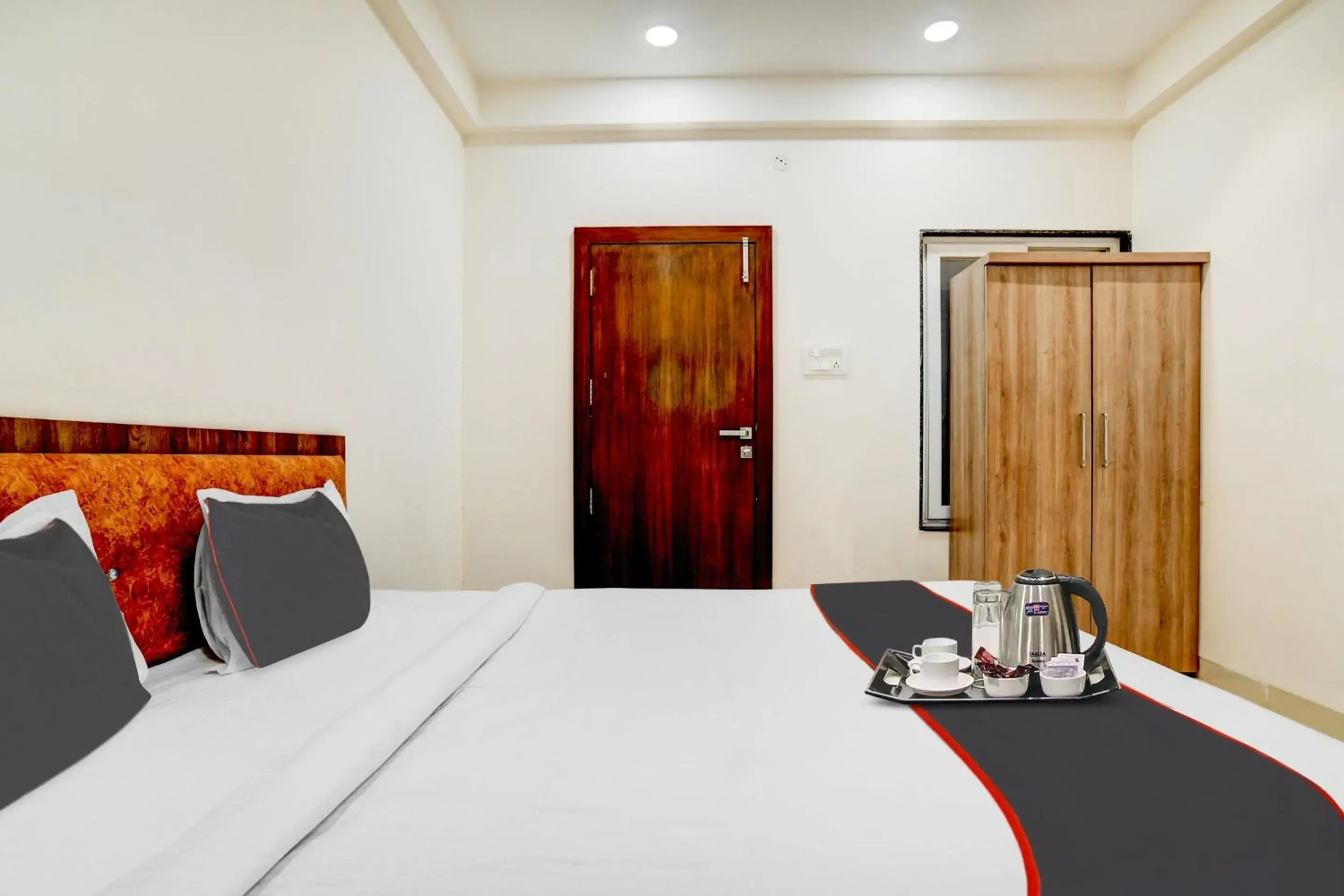 Bedroom, Bed in Collection O Task Bedroom, Bed in Collection O Task