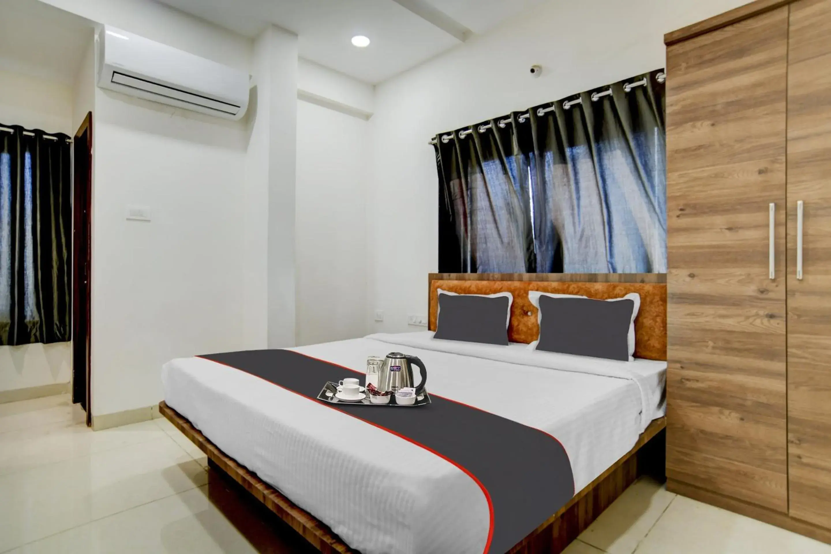 Bedroom, Bed in Collection O Task Bedroom, Bed in Collection O Task