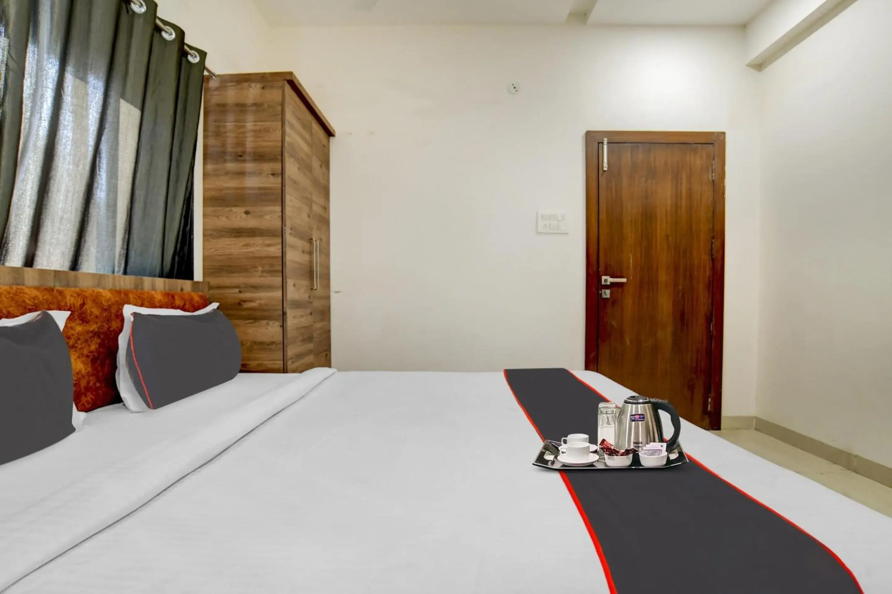 Bedroom, Bed in Collection O Task Bedroom, Bed in Collection O Task