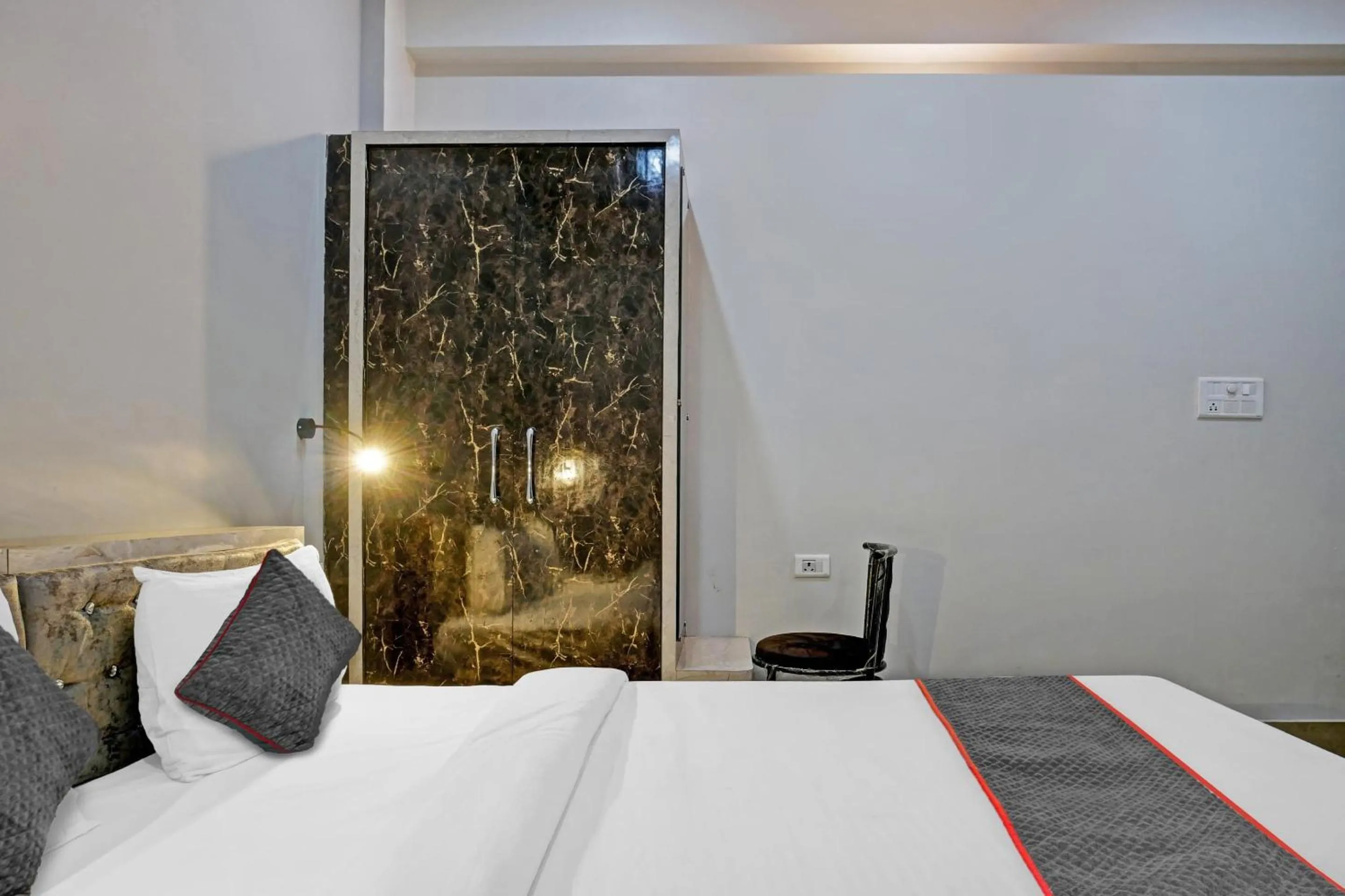 Bedroom, Bed in Hotel O Navneeta Grand