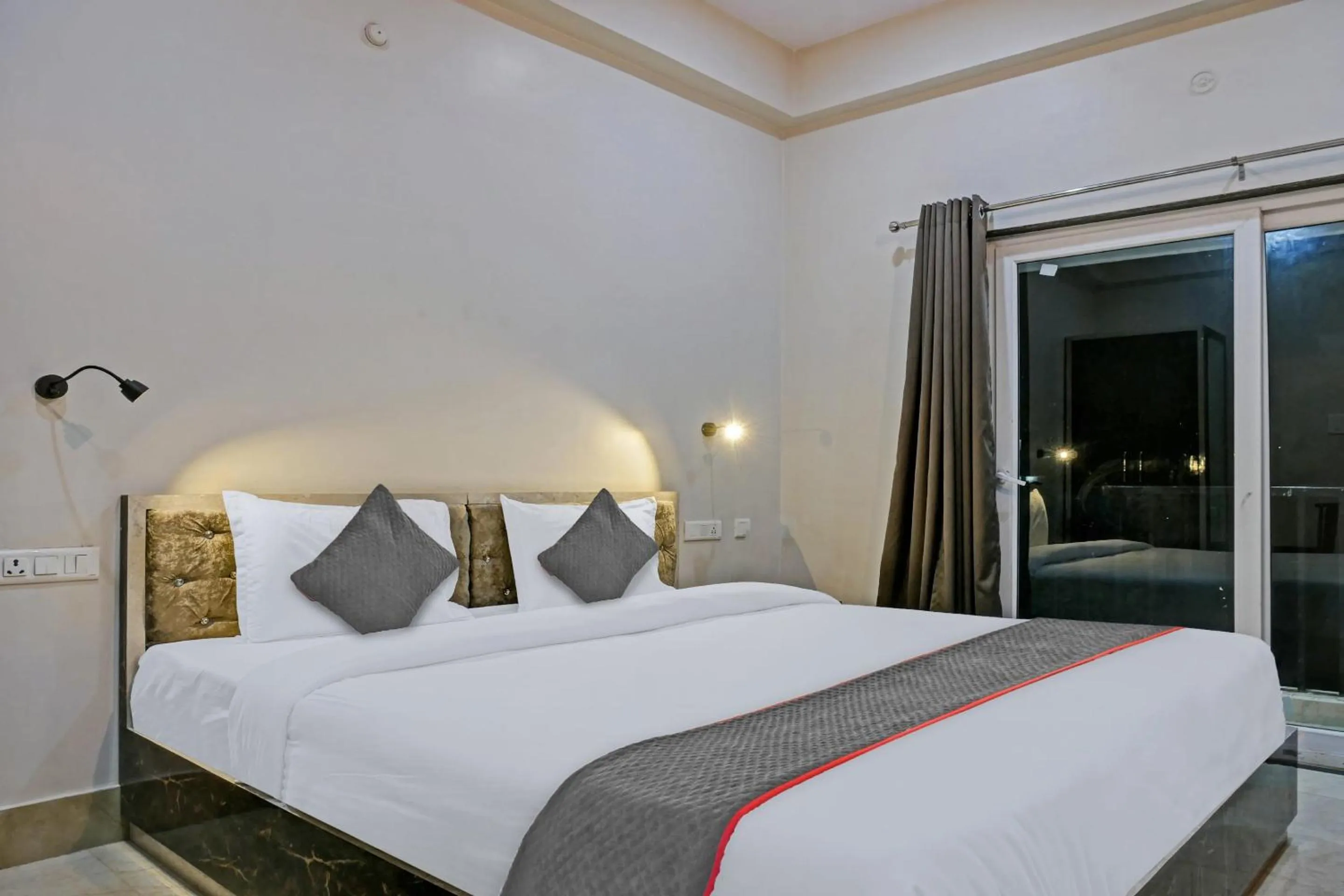 Lobby or reception, Bed in Hotel O Navneeta Grand