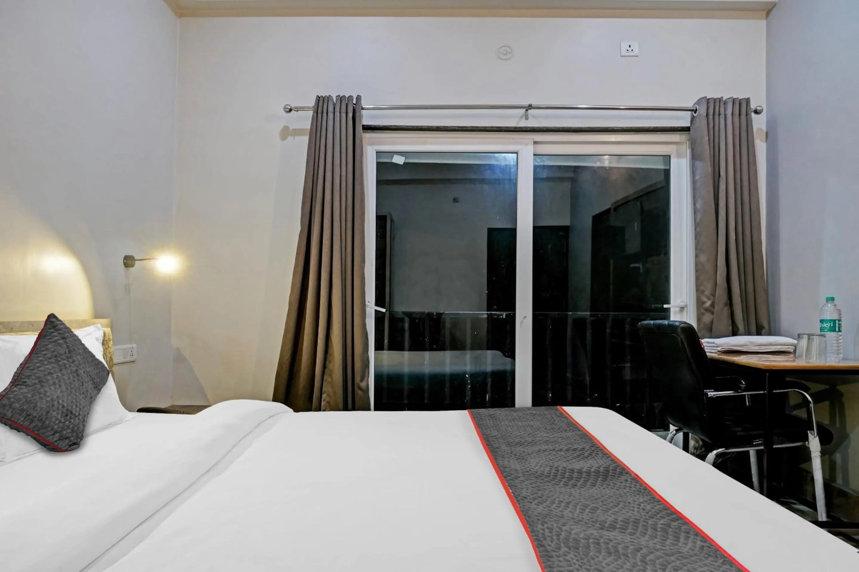 Bedroom, Bed in Hotel O Navneeta Grand