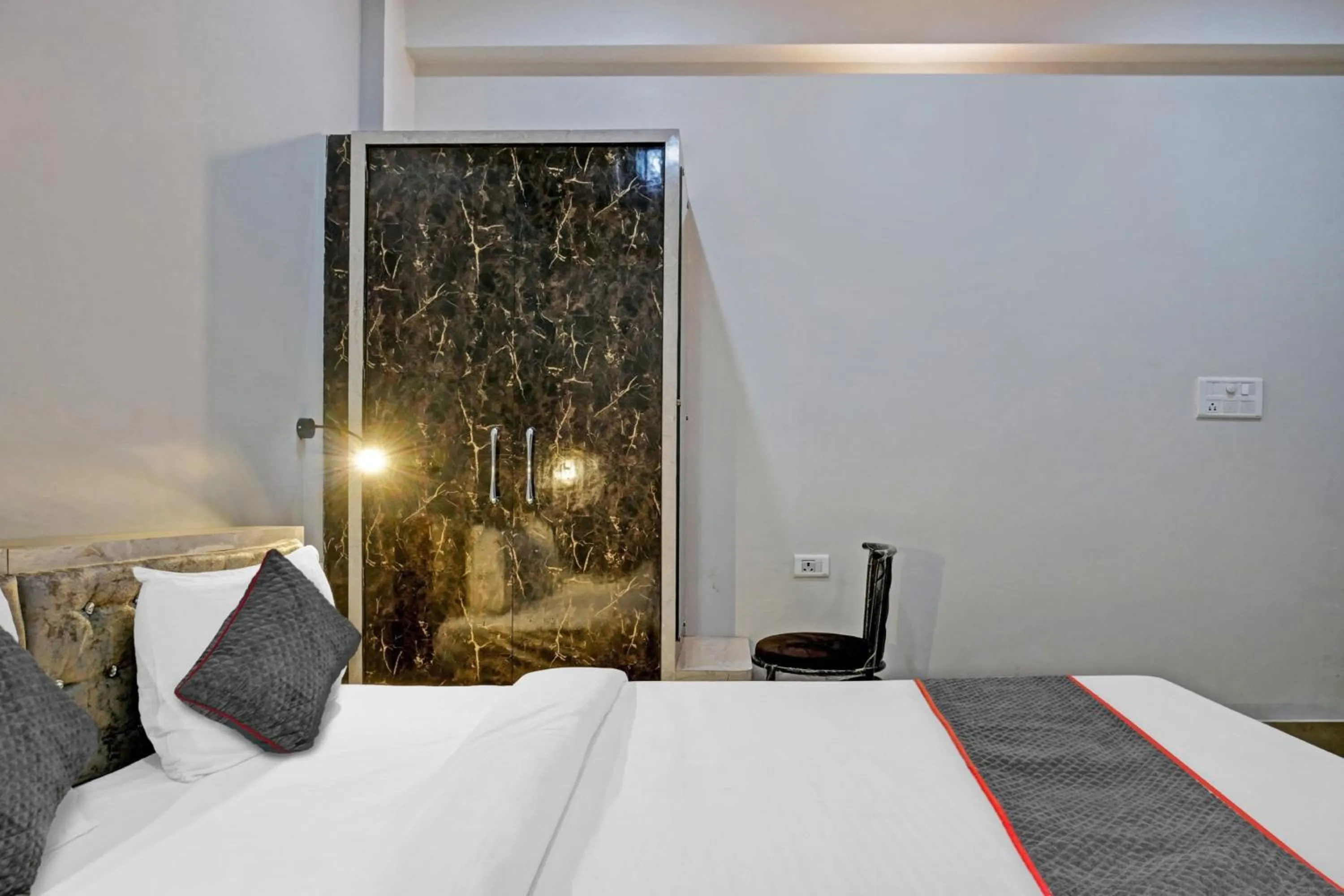 Bedroom, Bed in Hotel O Navneeta Grand