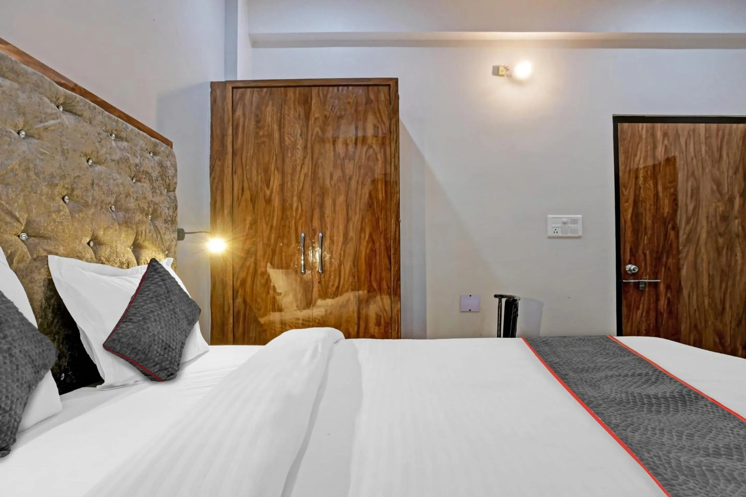 Bedroom, Bed in Hotel O Navneeta Grand