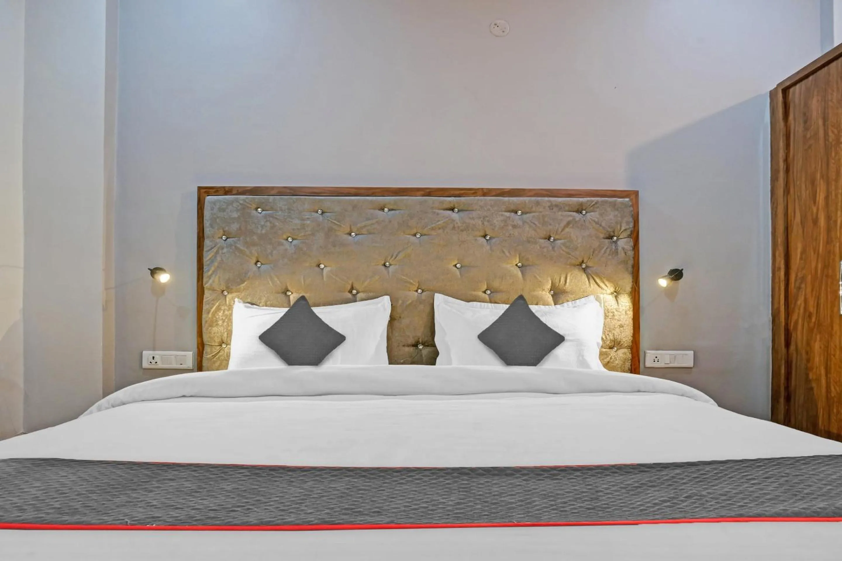 Bedroom, Bed in Hotel O Navneeta Grand