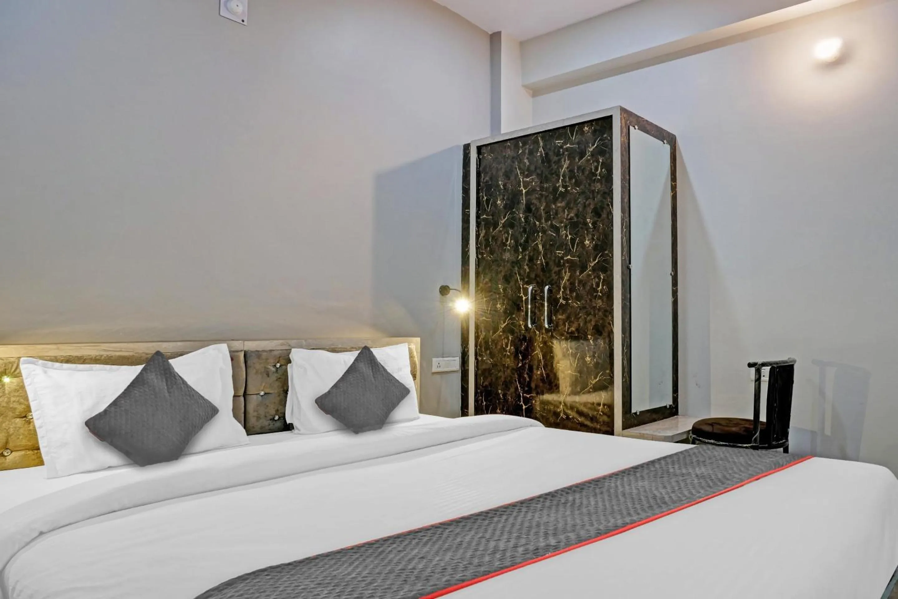 Bedroom, Bed in Hotel O Navneeta Grand