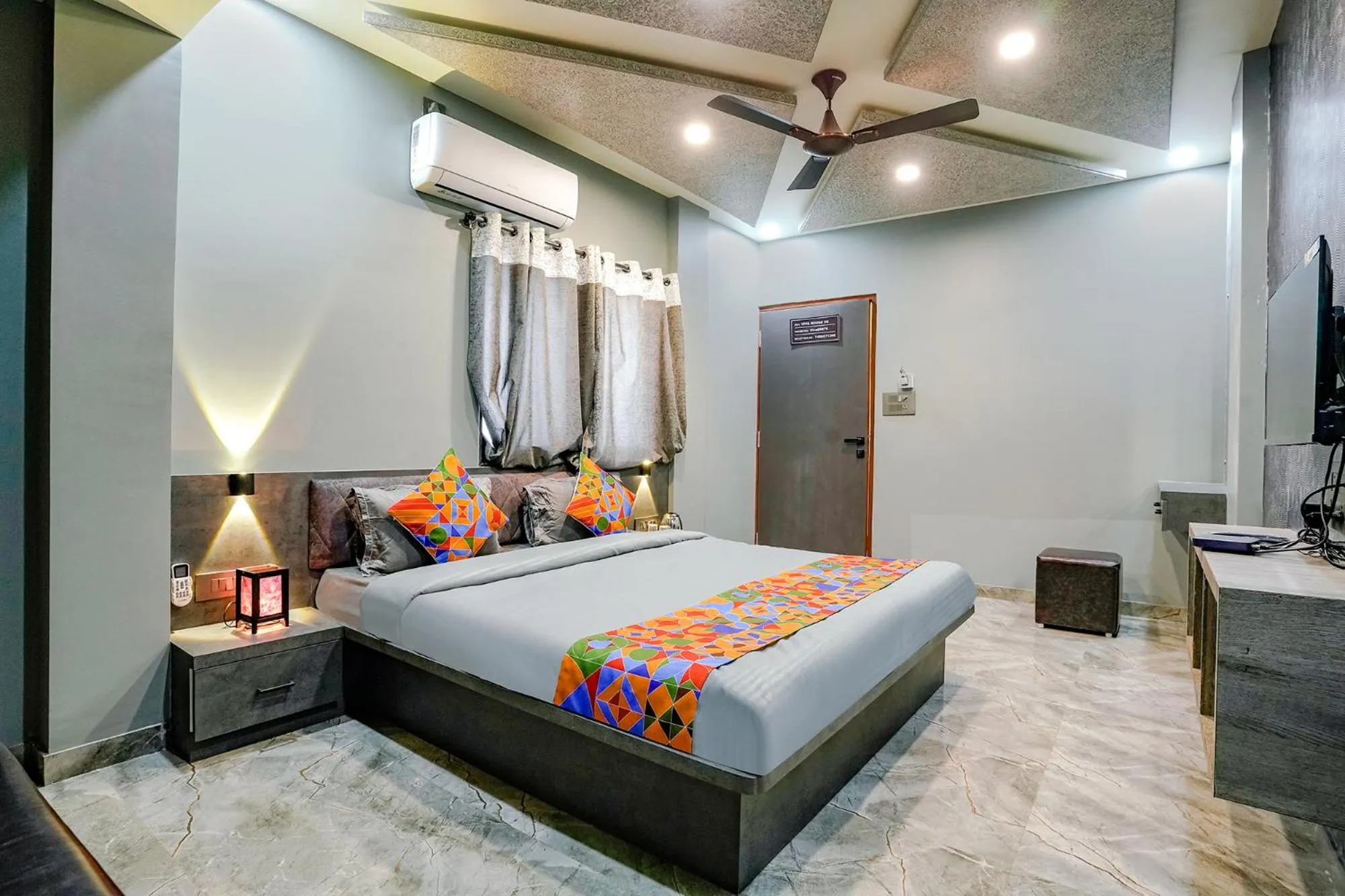 TV and multimedia, Bed in FabHotel Viva House - Talegaon