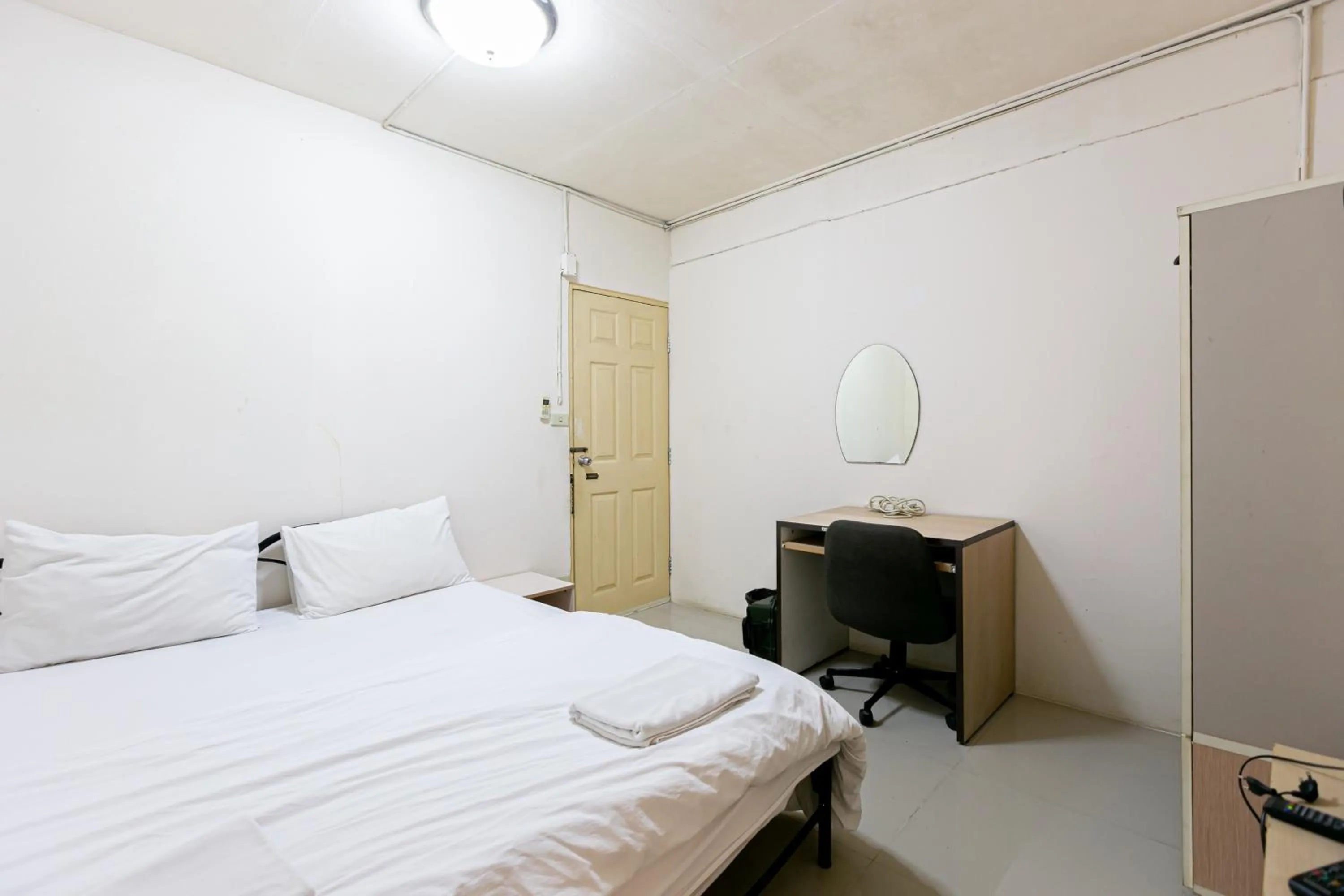 Bed in Freesia Saladaeng Silom Apartments