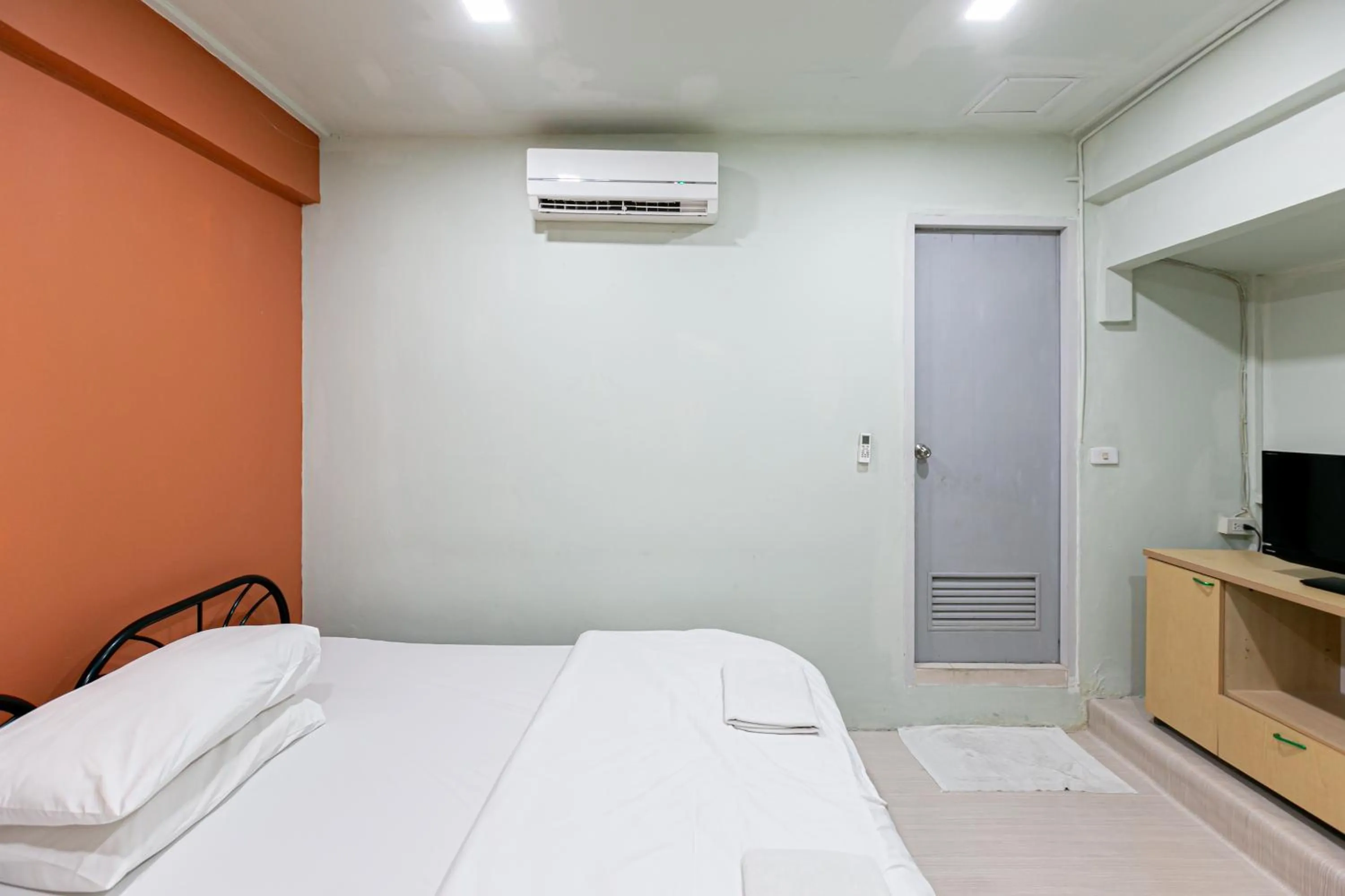 Bed in Freesia Saladaeng Silom Apartments