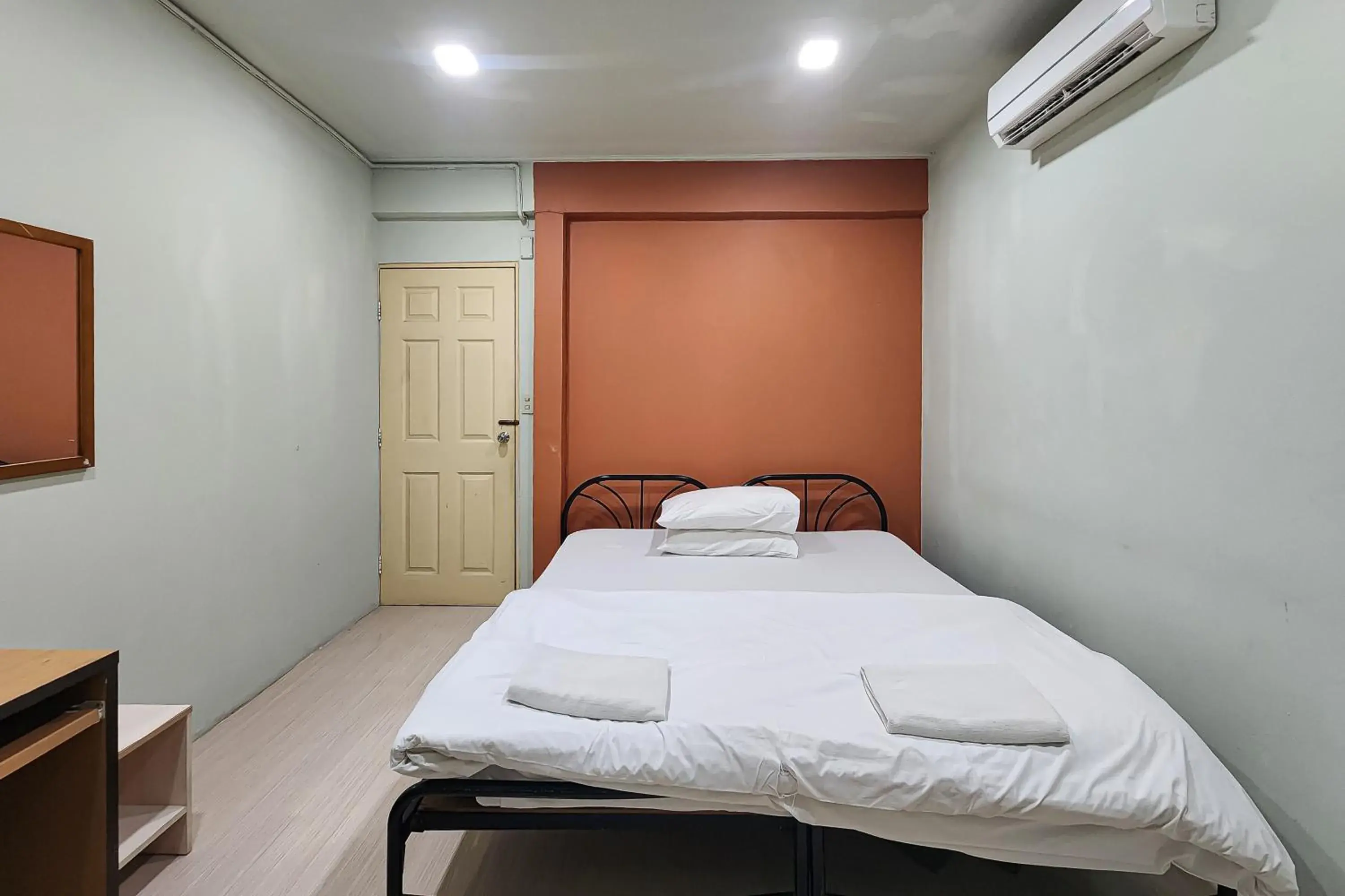 Photo of the whole room, Bed in Freesia Saladaeng Silom Apartments Photo of the whole room, Bed in Freesia Saladaeng Silom Apartments