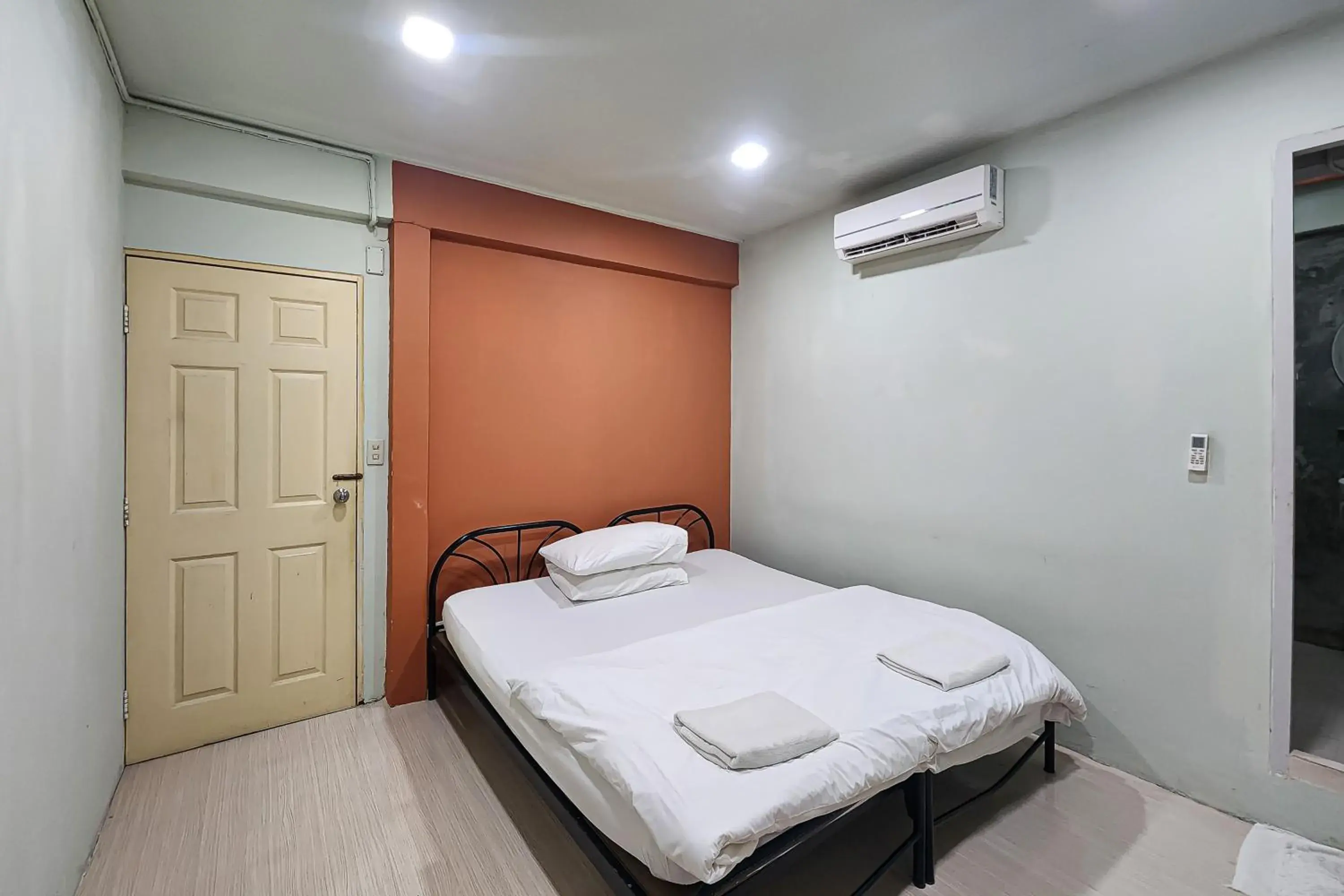 Photo of the whole room, Bed in Freesia Saladaeng Silom Apartments Photo of the whole room, Bed in Freesia Saladaeng Silom Apartments