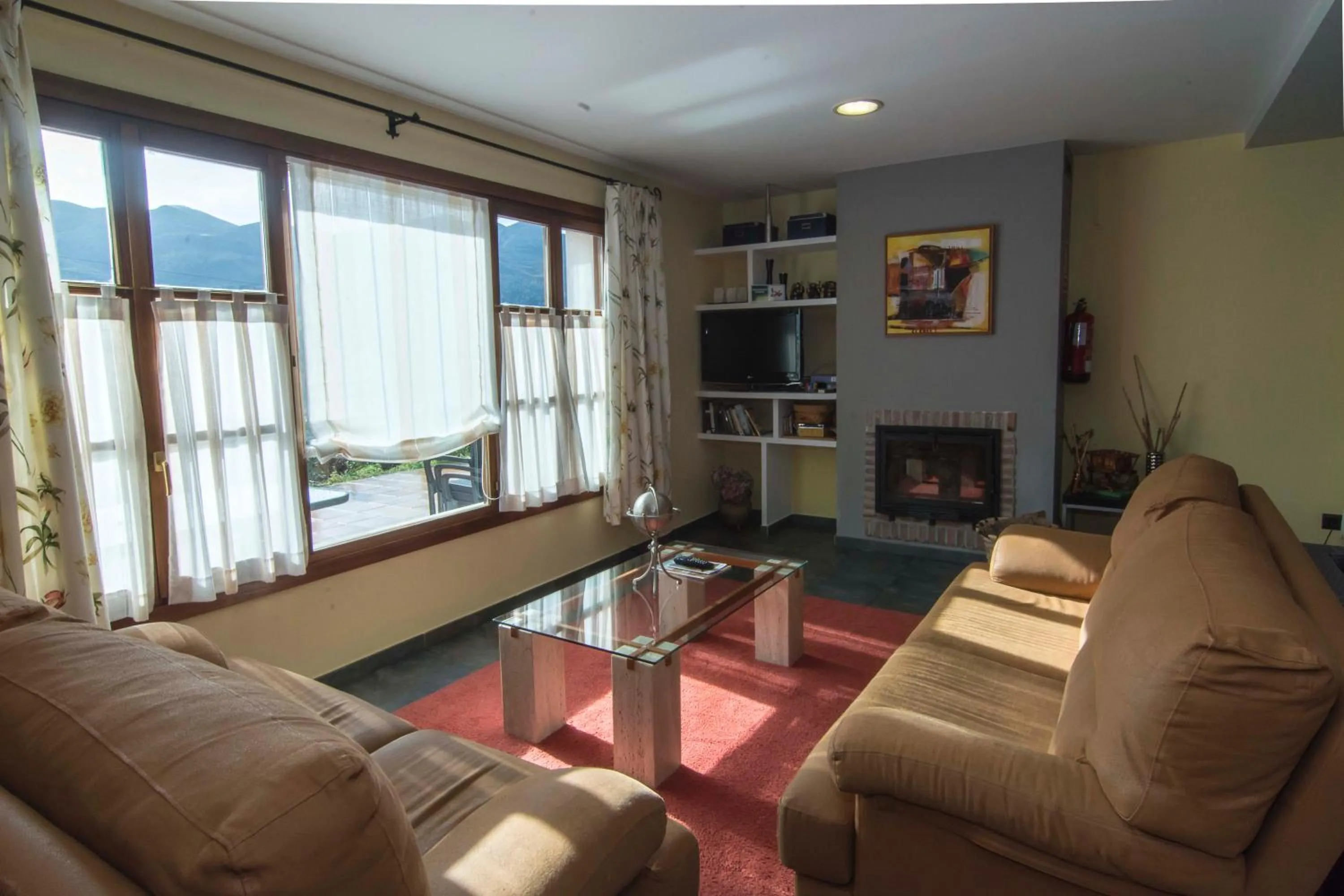 Communal lounge/ TV room in Hotel Puerta Del Oriente