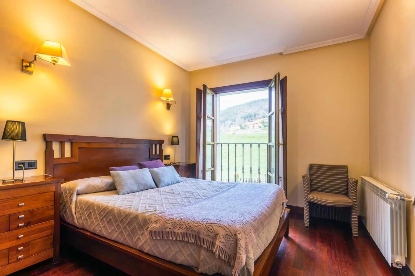 Bedroom, Bed in Hotel Puerta Del Oriente