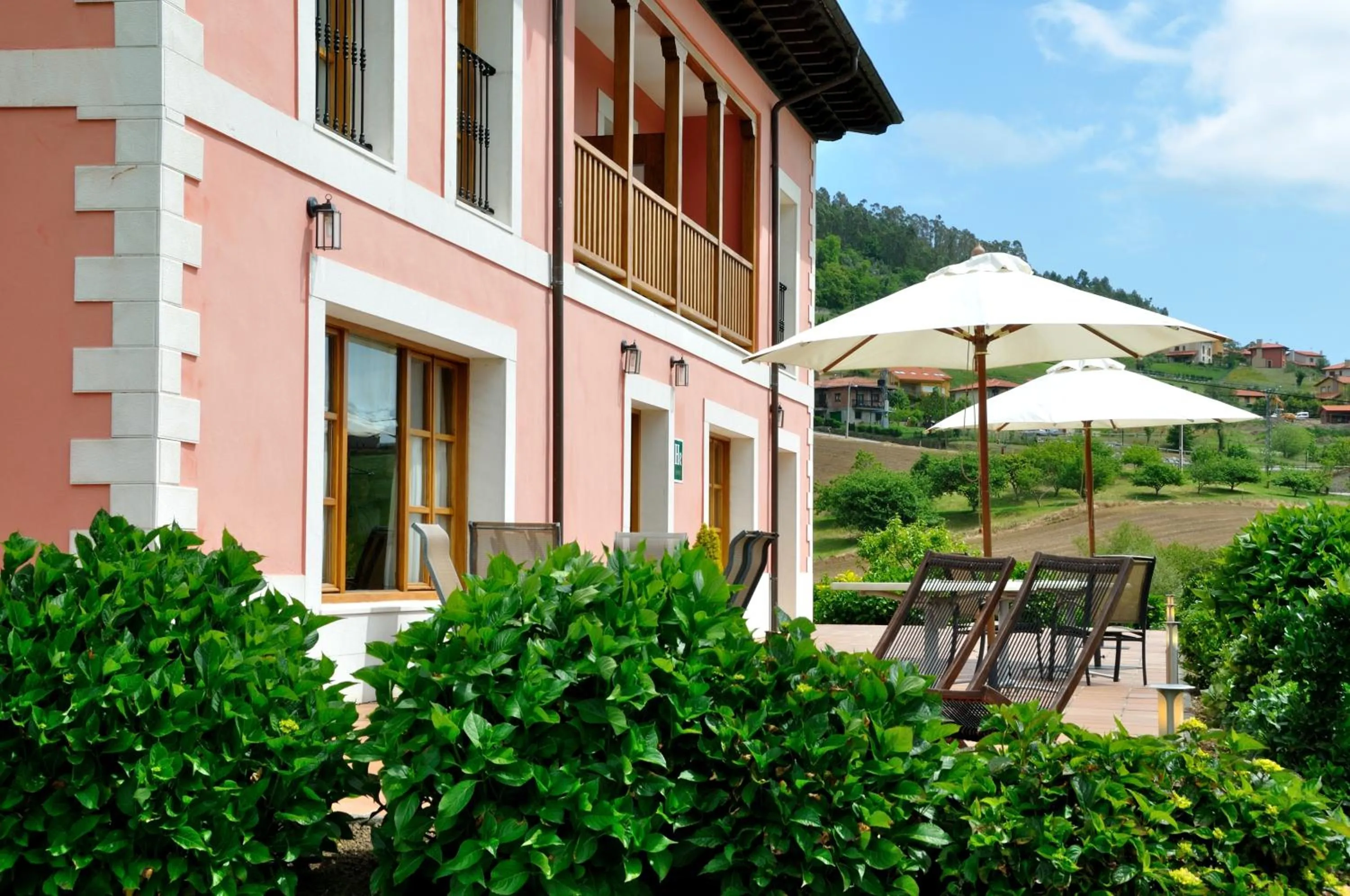 Facade/entrance in Hotel Puerta Del Oriente