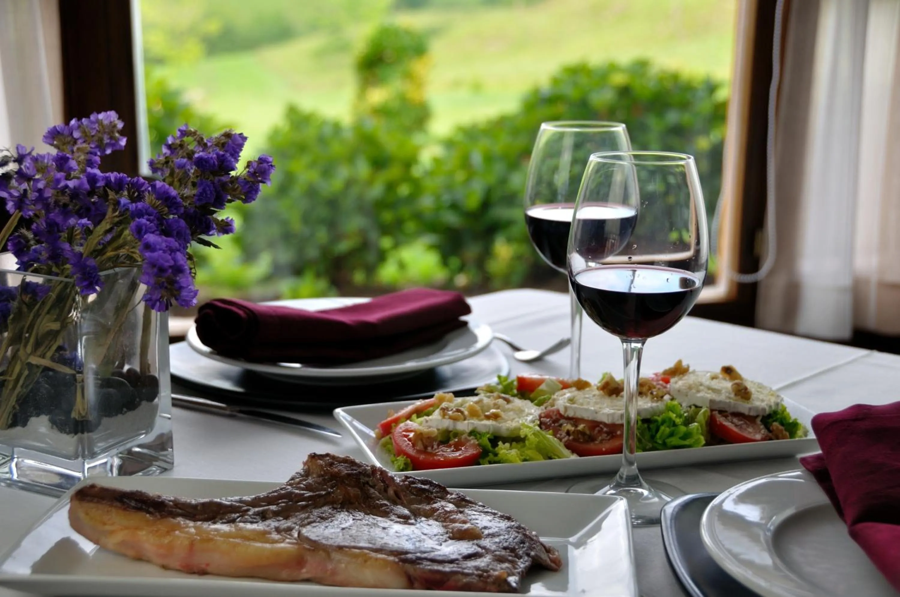 Restaurant/places to eat in Hotel Puerta Del Oriente