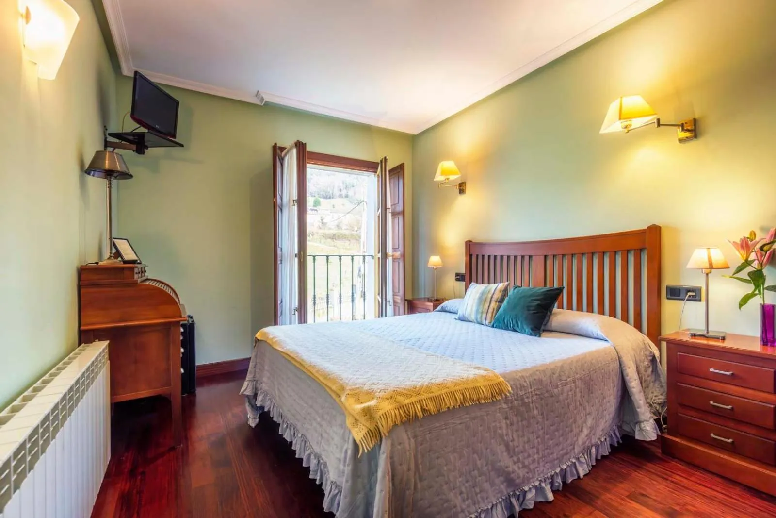 Bedroom, Bed in Hotel Puerta Del Oriente