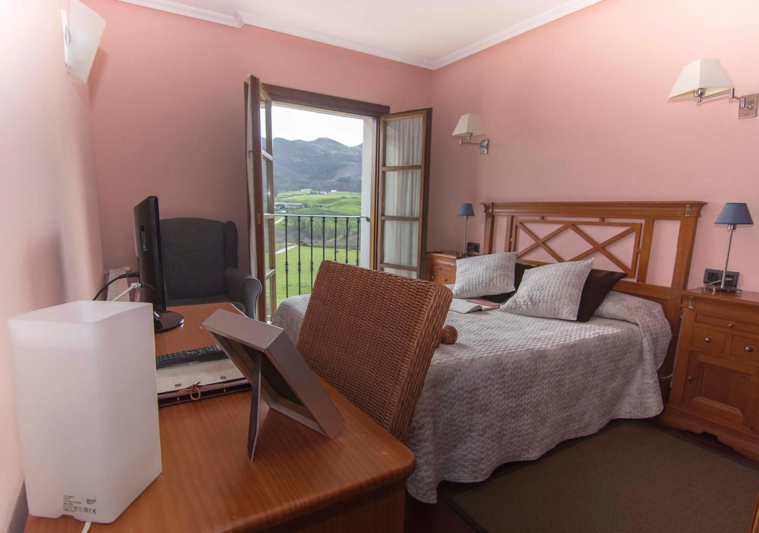 Bedroom, Bed in Hotel Puerta Del Oriente