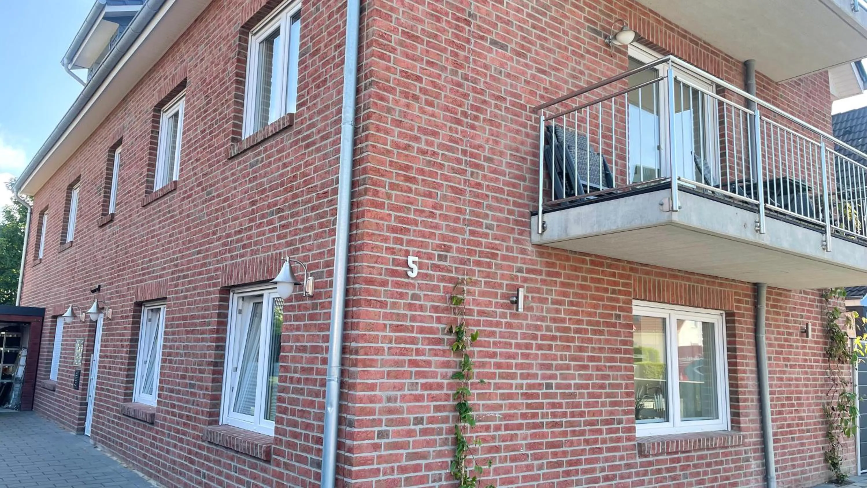 Facade/entrance in Duhner Strand Whg 5