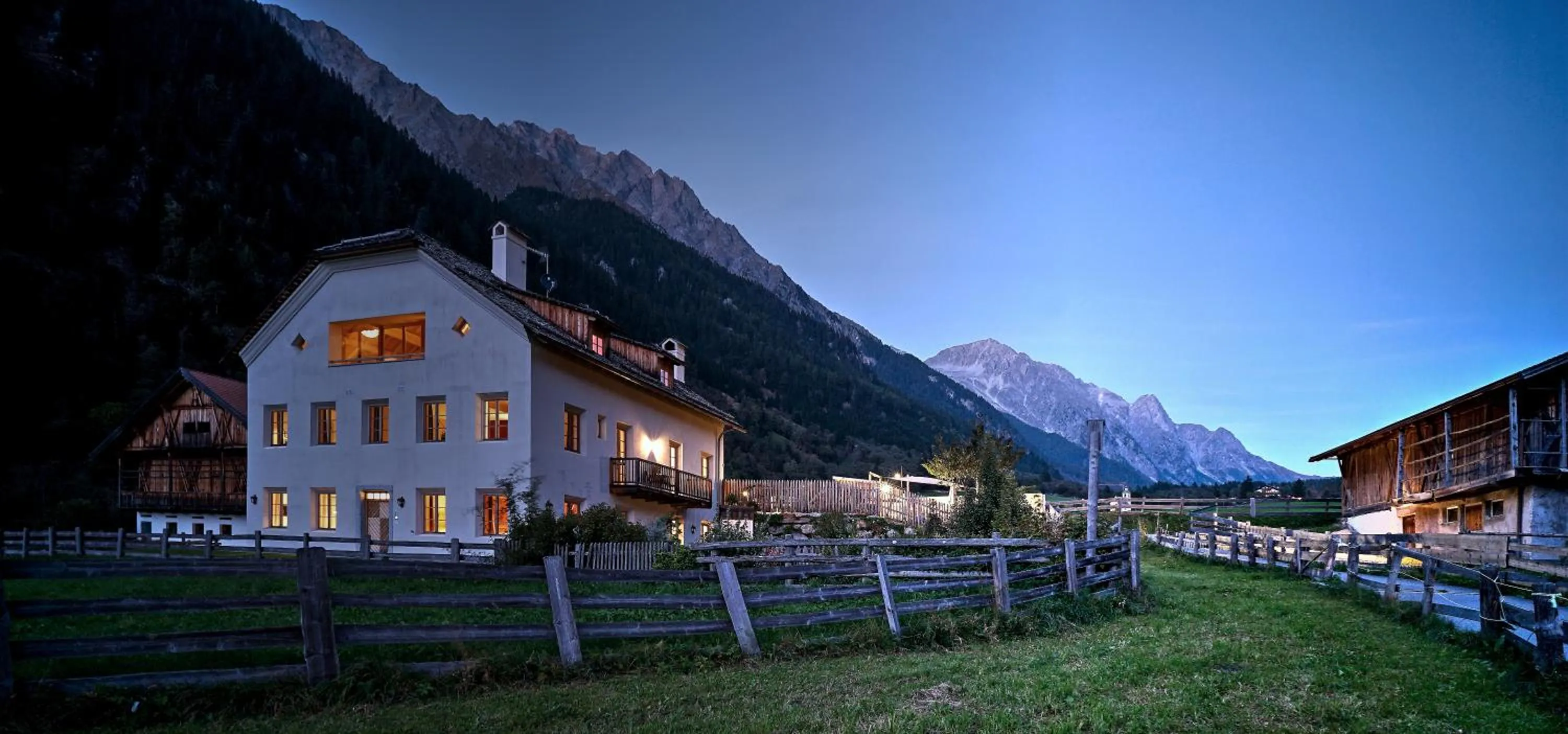 Property building in Halbwöhrerhof