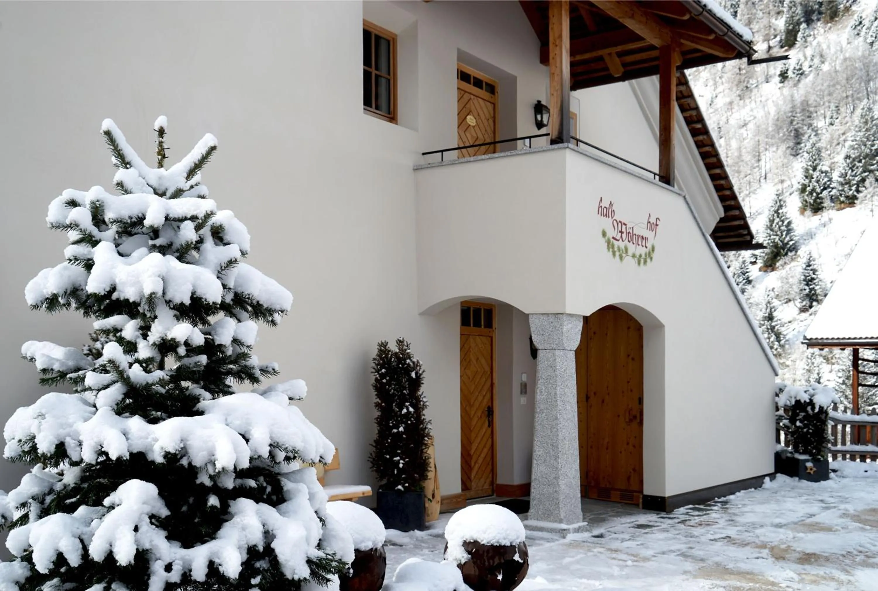 Property building in Halbwöhrerhof