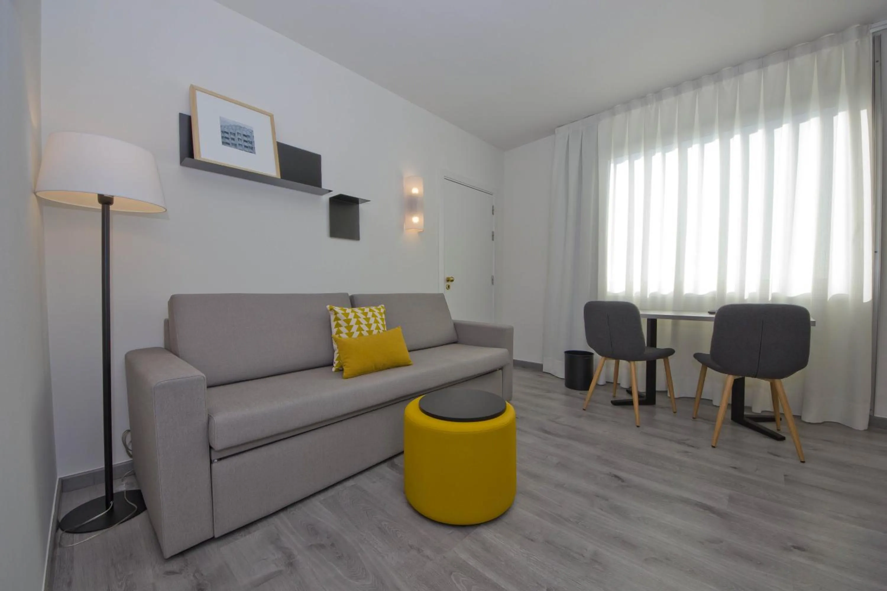 TV and multimedia in Aparthotel Atenea Valles